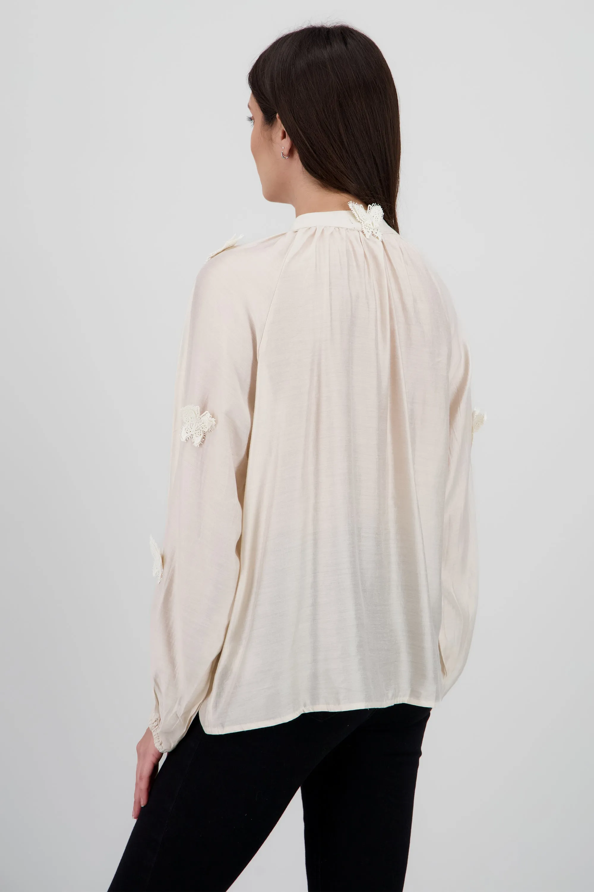 Blusa manga larga detalle mariposas 3d sold by Shasa product image thumbnail 4