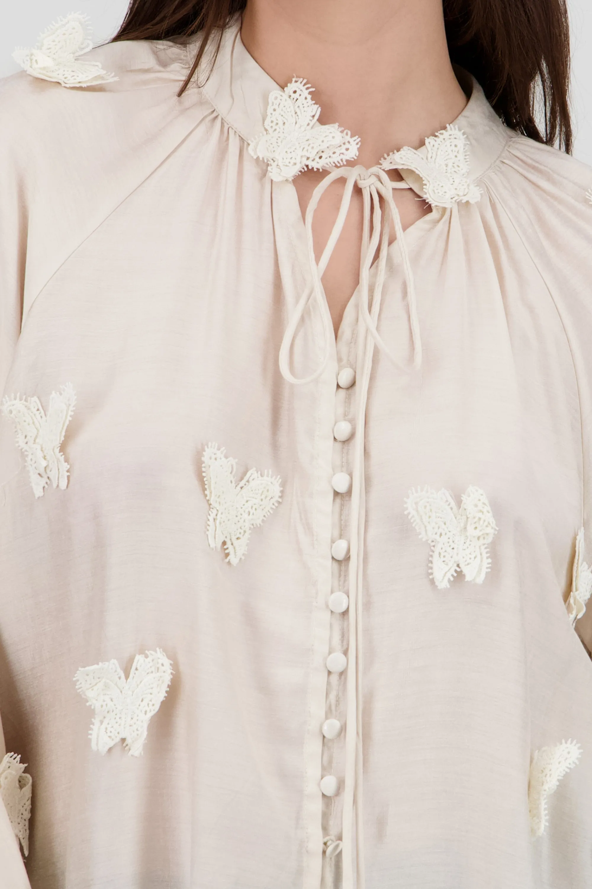 Blusa manga larga detalle mariposas 3d sold by Shasa product image thumbnail 5