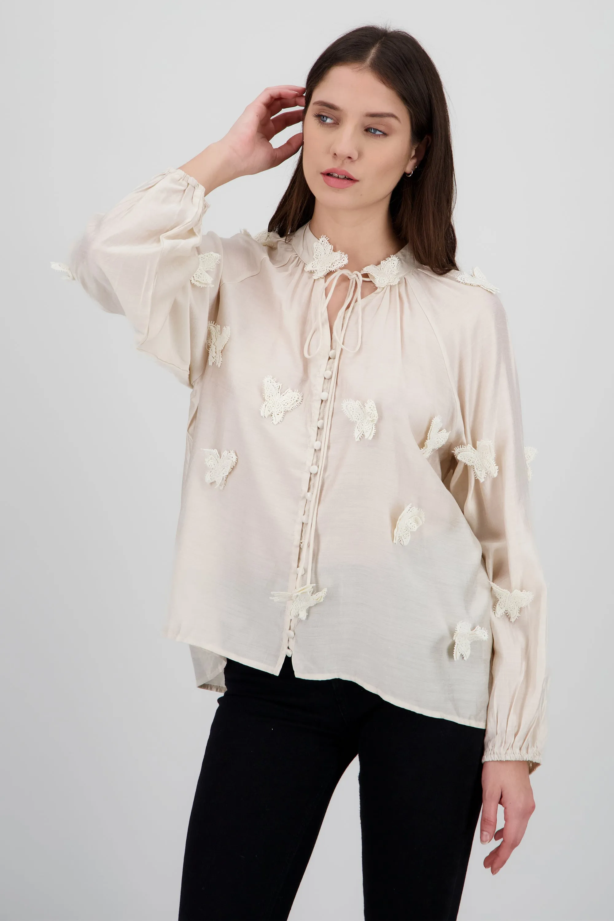 Blusa manga larga detalle mariposas 3d sold by Shasa product image thumbnail 2