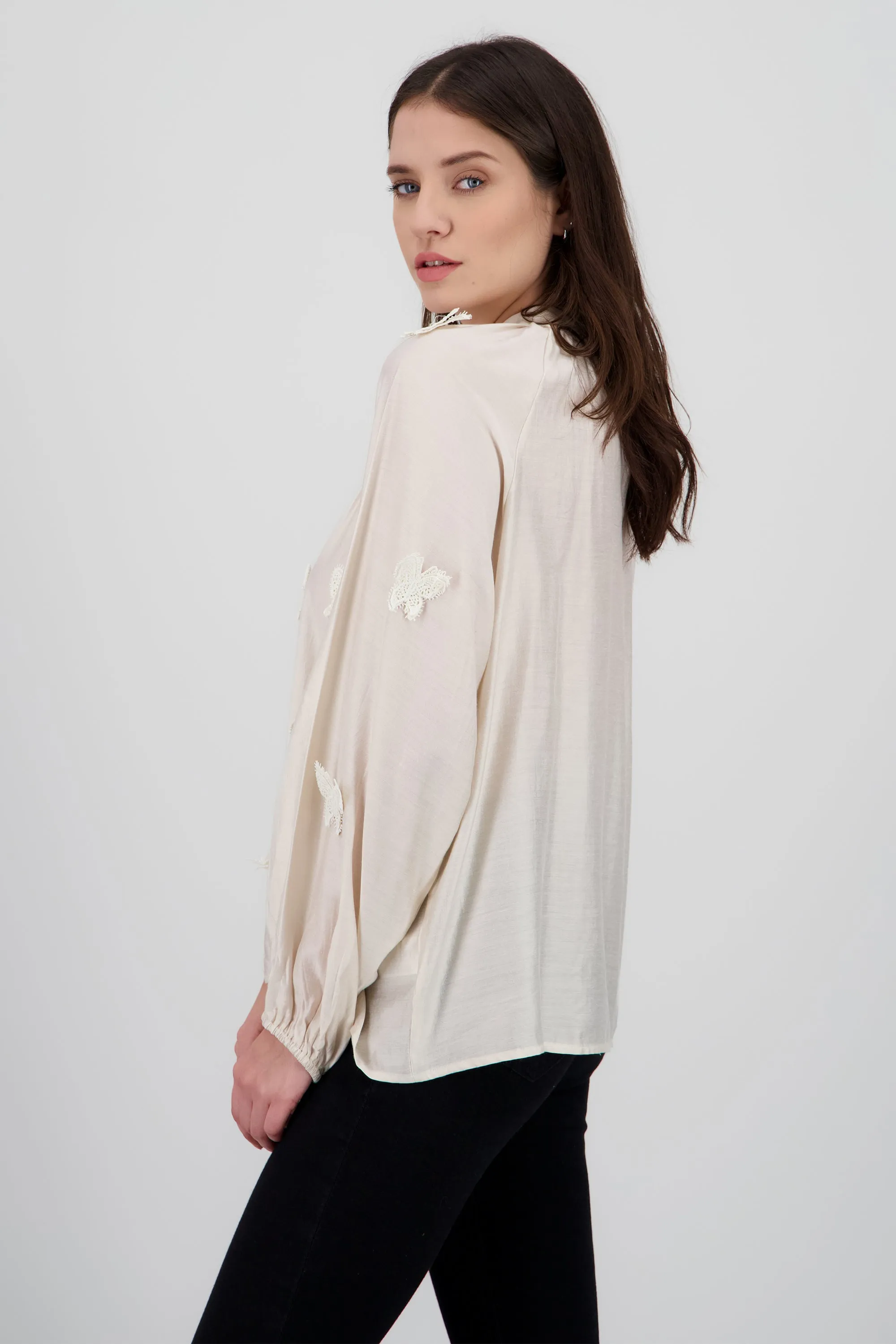 Blusa manga larga detalle mariposas 3d sold by Shasa product image thumbnail 3