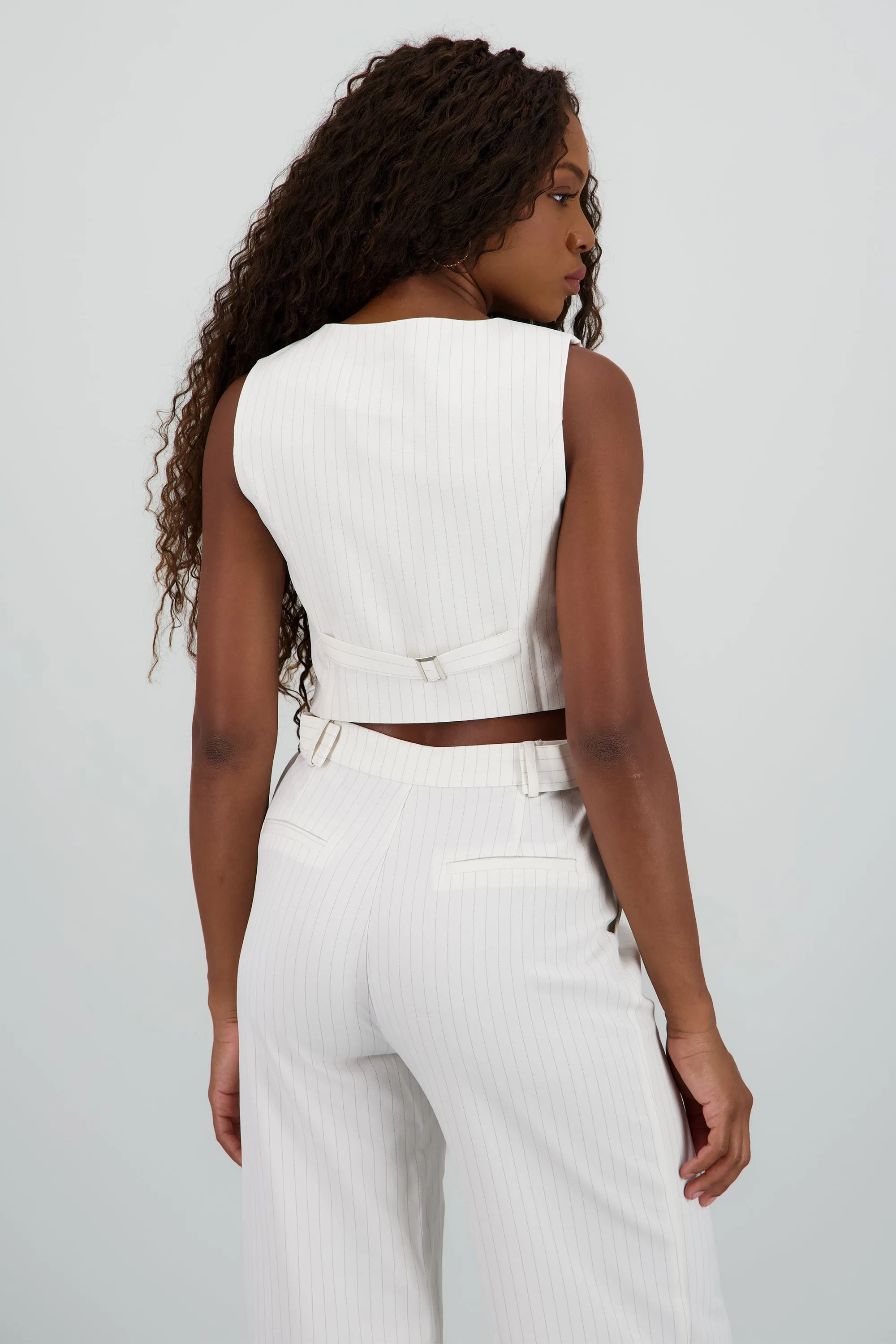 Chaleco escote en v detalle botones sold by Shasa product image thumbnail 4