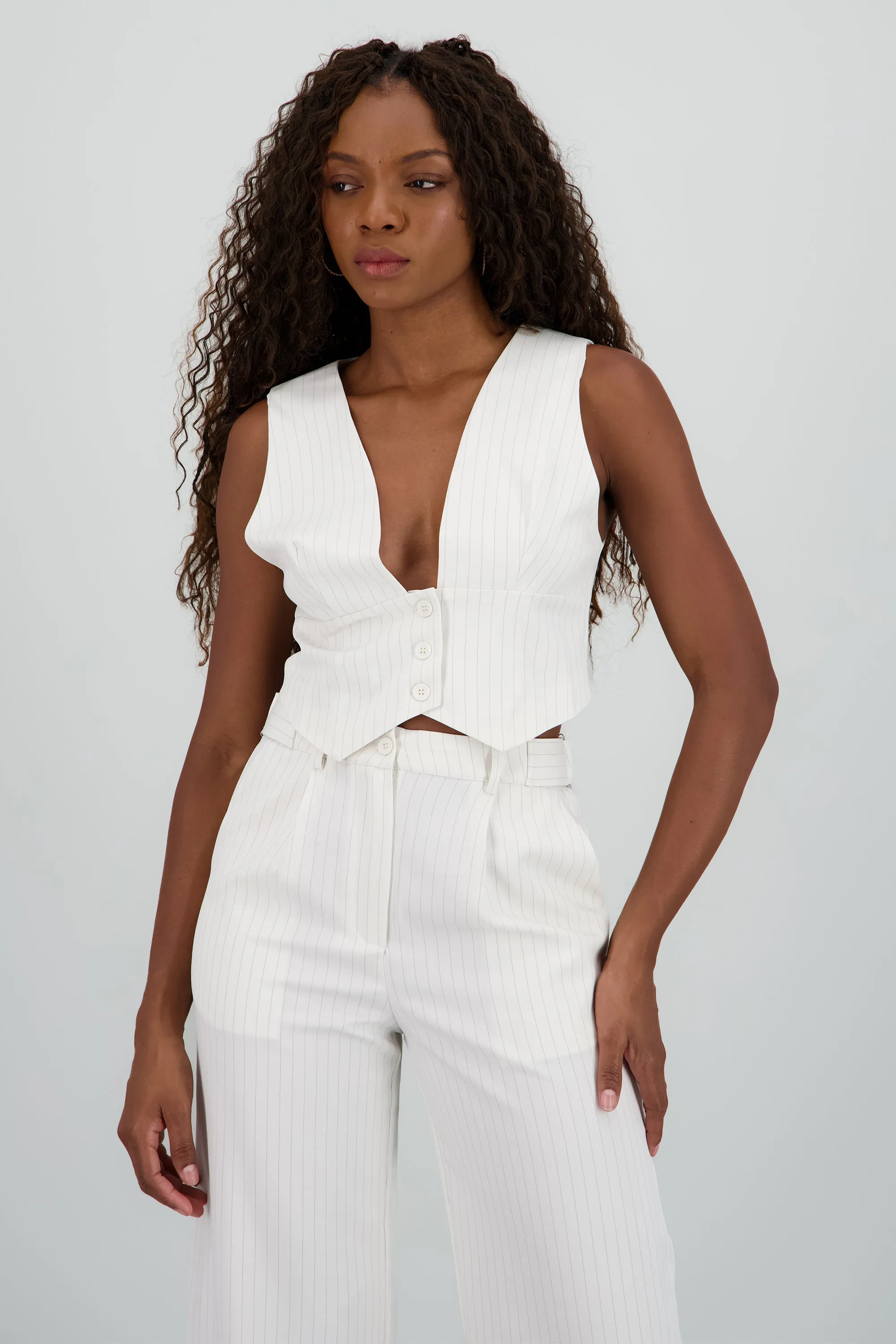 Chaleco escote en v detalle botones sold by Shasa product image thumbnail 2