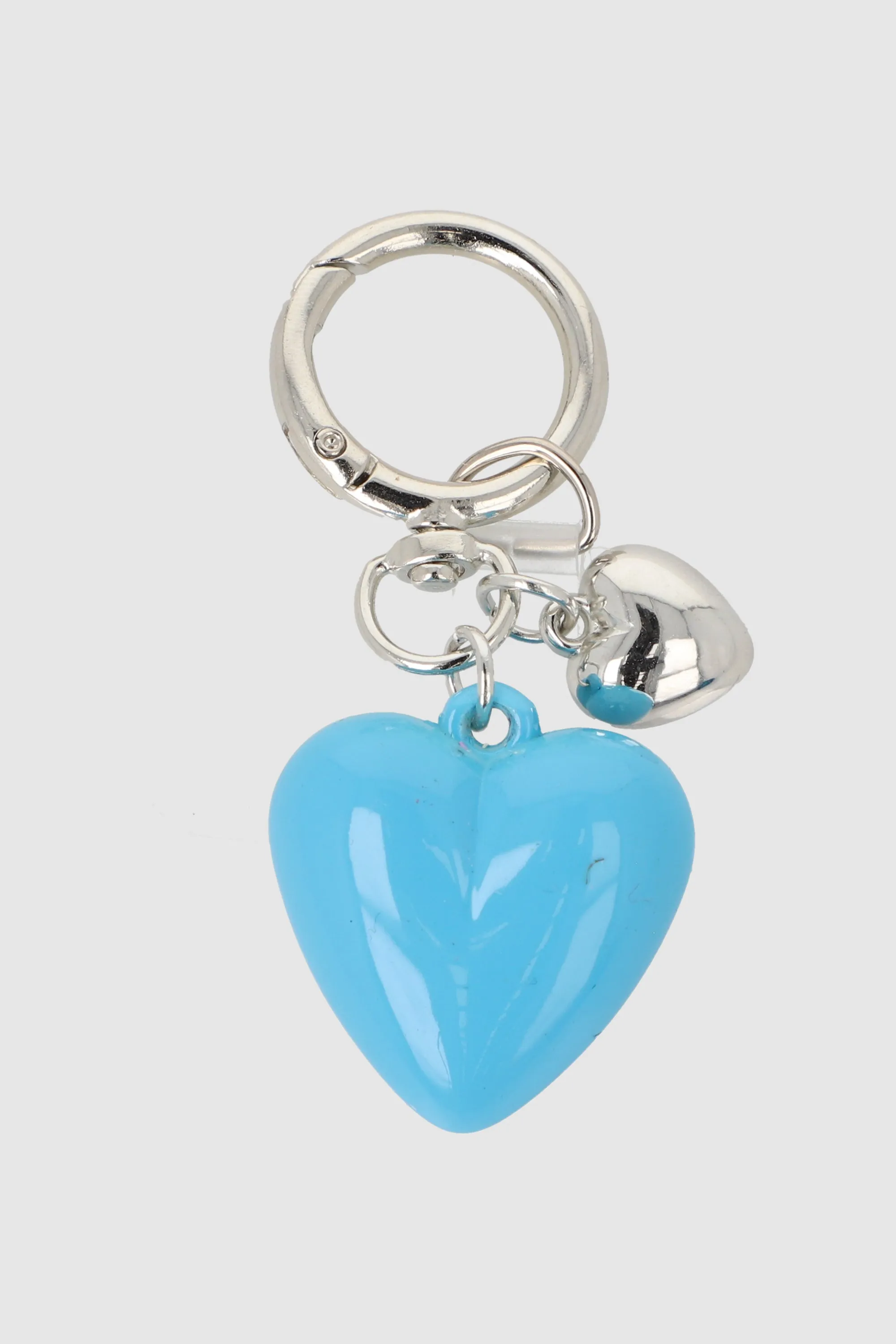 Charm para cel corazon sold by Shasa