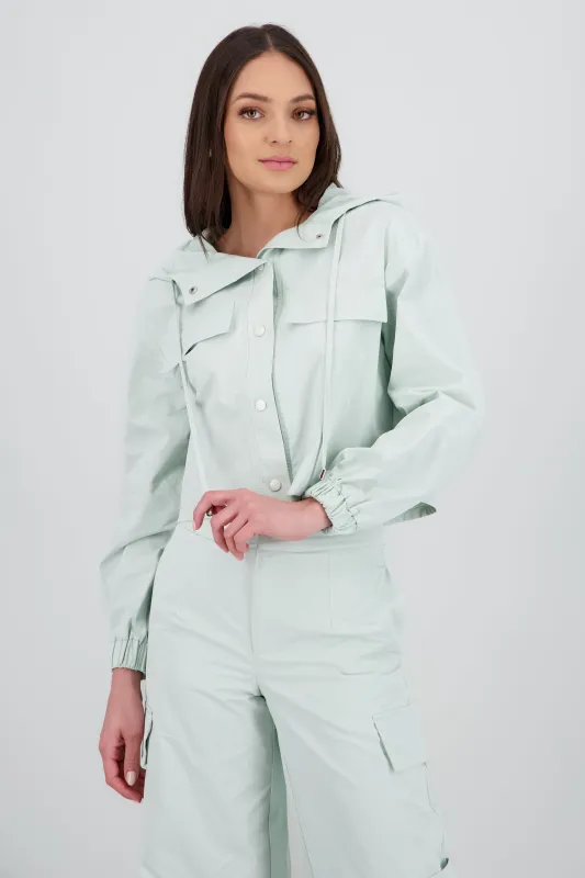 Chamarra cargo detalle gorro sold by Shasa