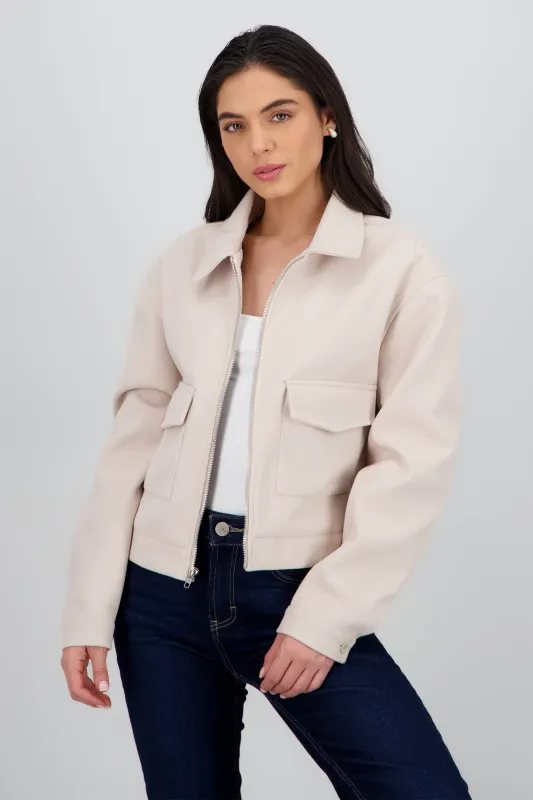 Chamarra con cierre detalle bolsas sold by Shasa