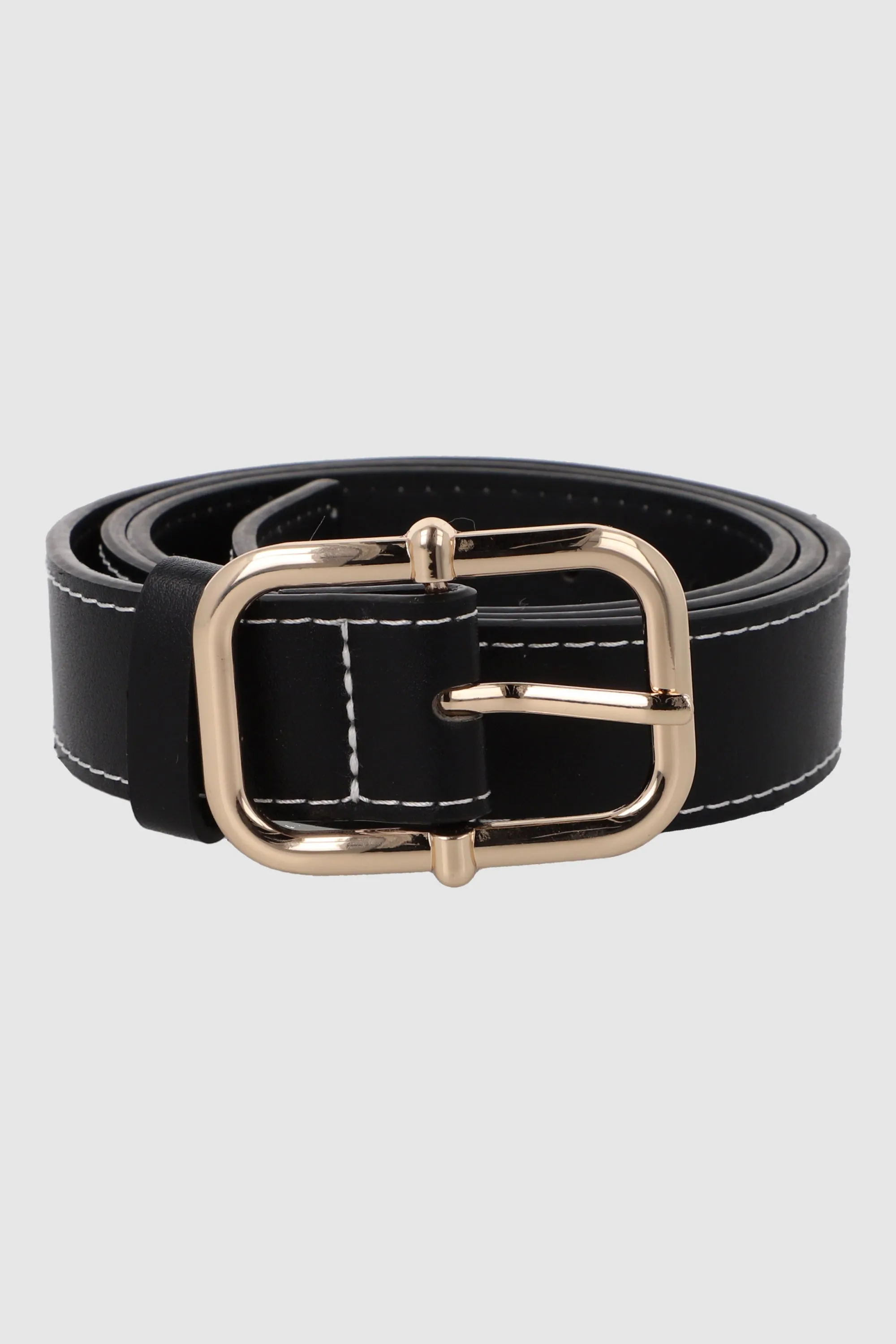 Cinturon hebilla cuadrada delgada sold by Shasa