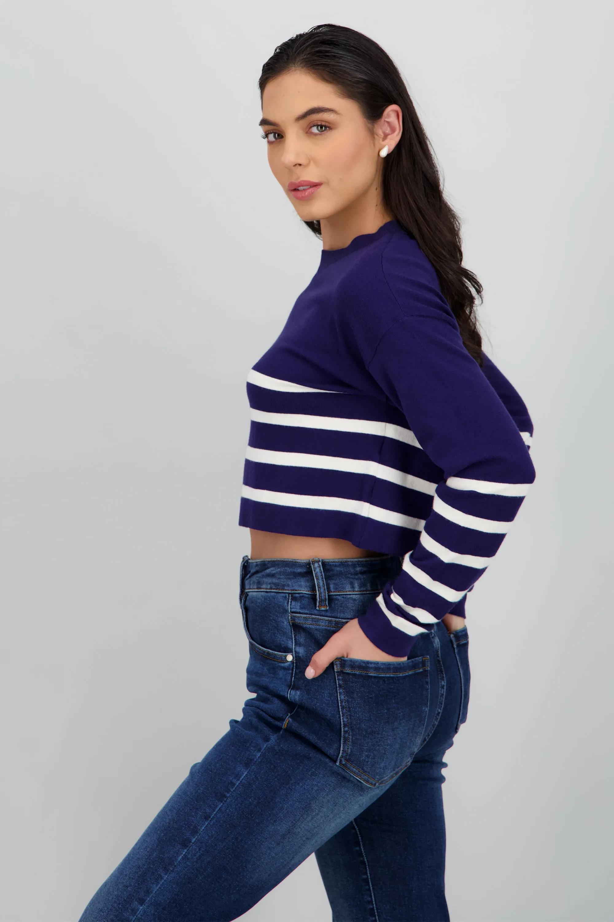 Sueter crop rayas cuello redondo sold by Shasa product image thumbnail 3