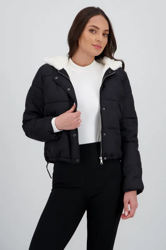 Puffer jacket con gorro peluche sold by Shasa