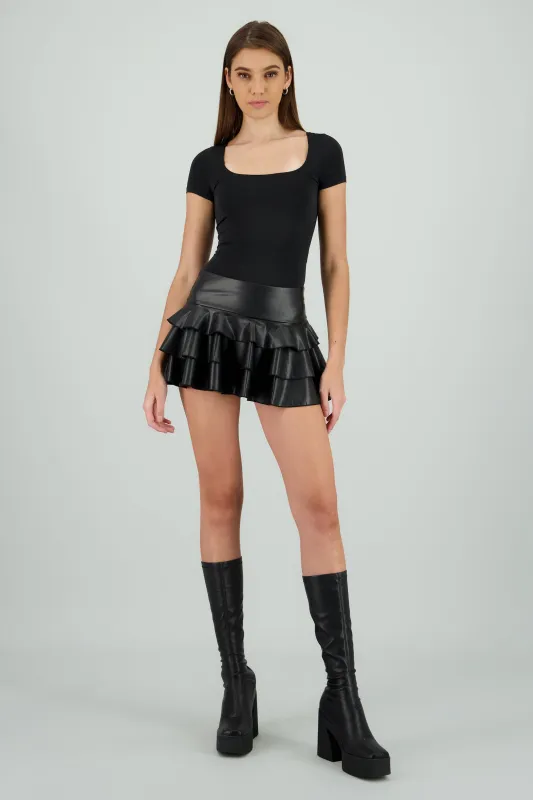 Falda short mini olanes PU sold by Shasa