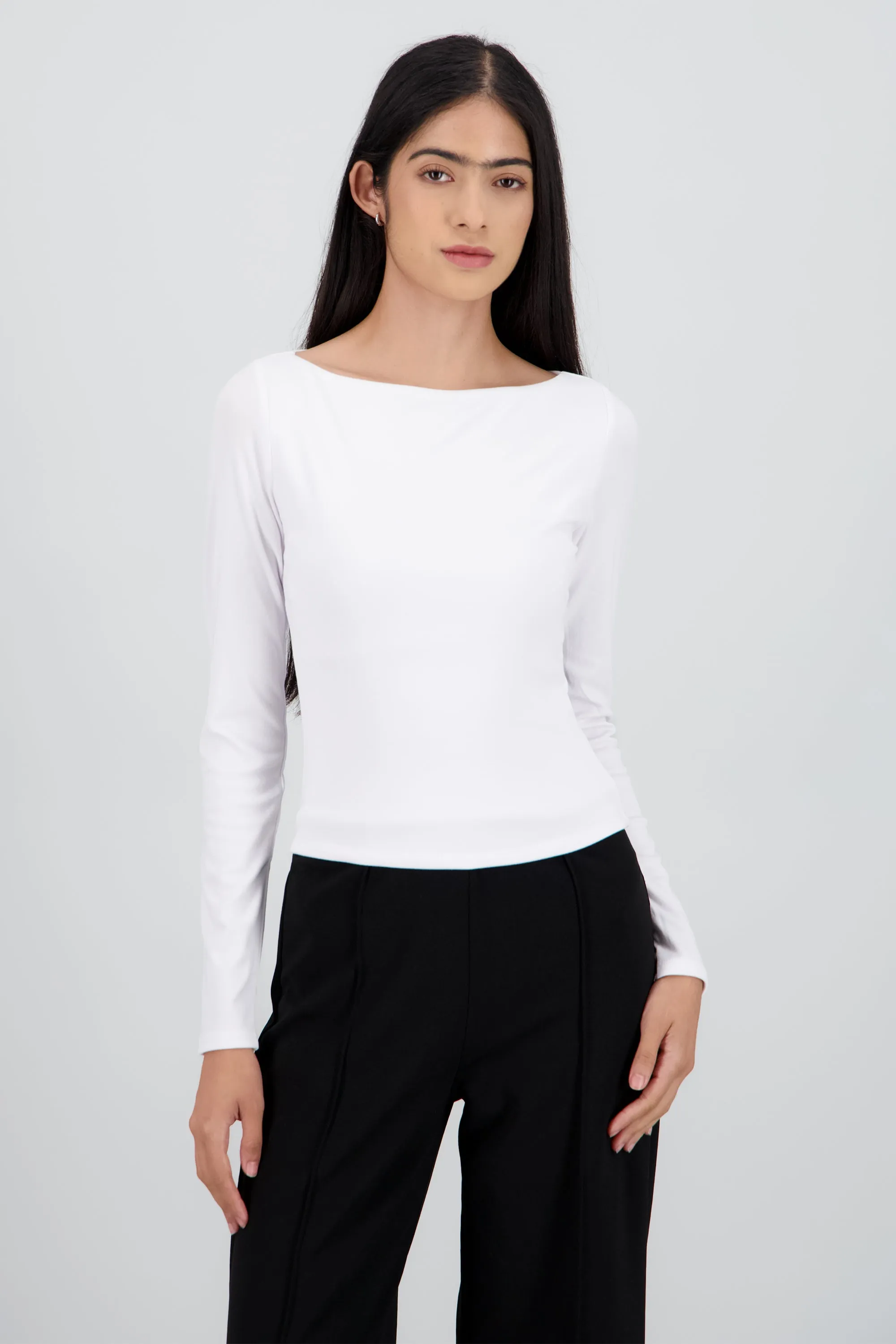 Top escote barco manga larga sold by Shasa