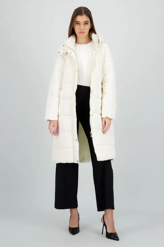 Chamarra larga detalle gorro sold by Shasa