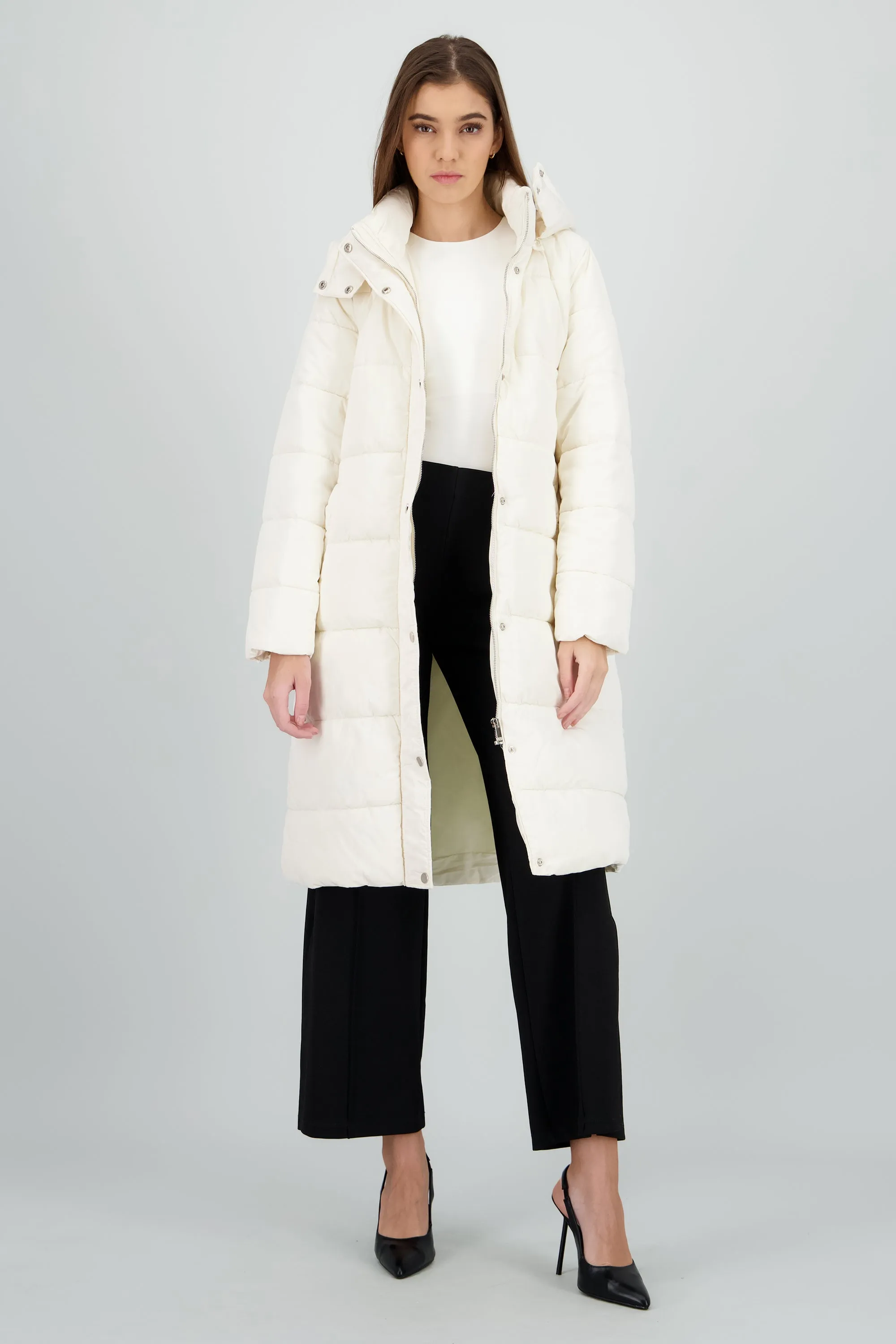 Chamarra larga detalle gorro sold by Shasa