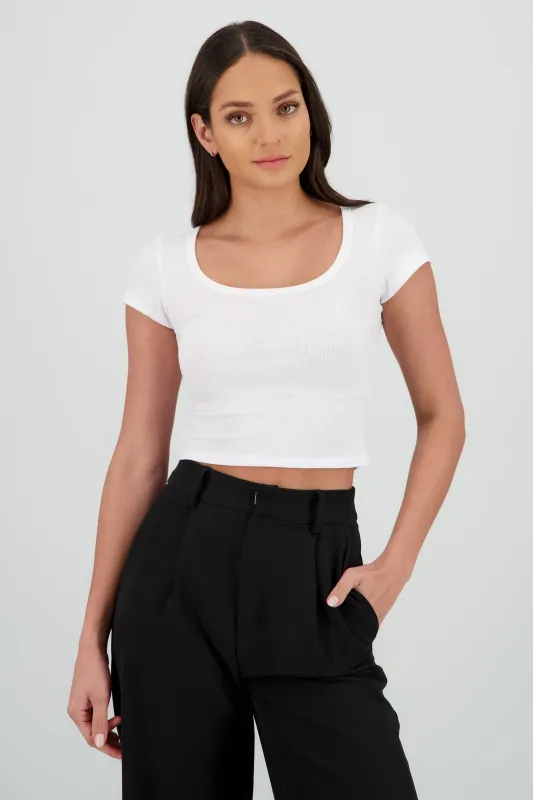Top cuello en u rib sold by Shasa