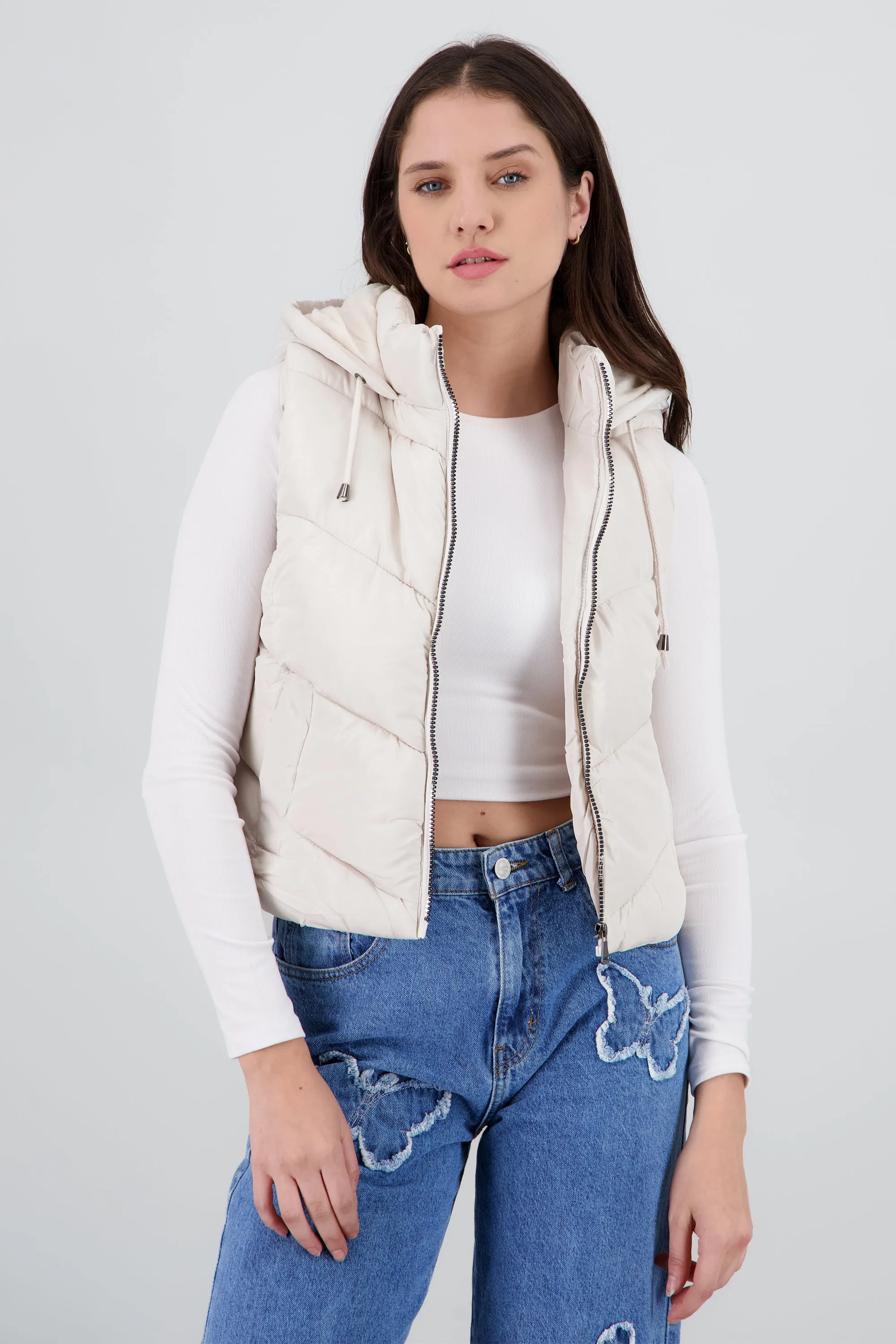 Chaleco capitonado con gorro sold by Shasa