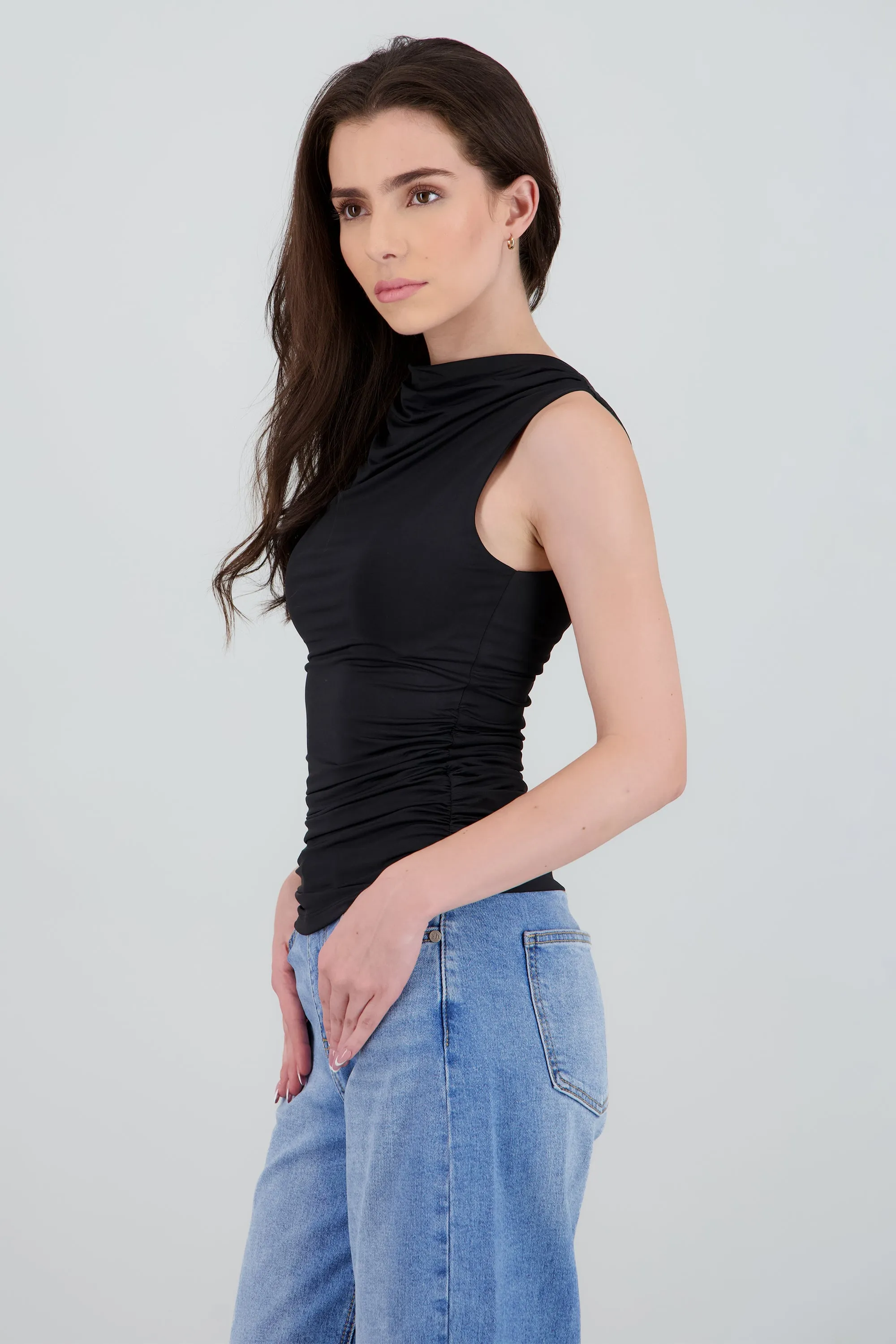 Top sin mangas cuello drapeado sold by Shasa product image thumbnail 3