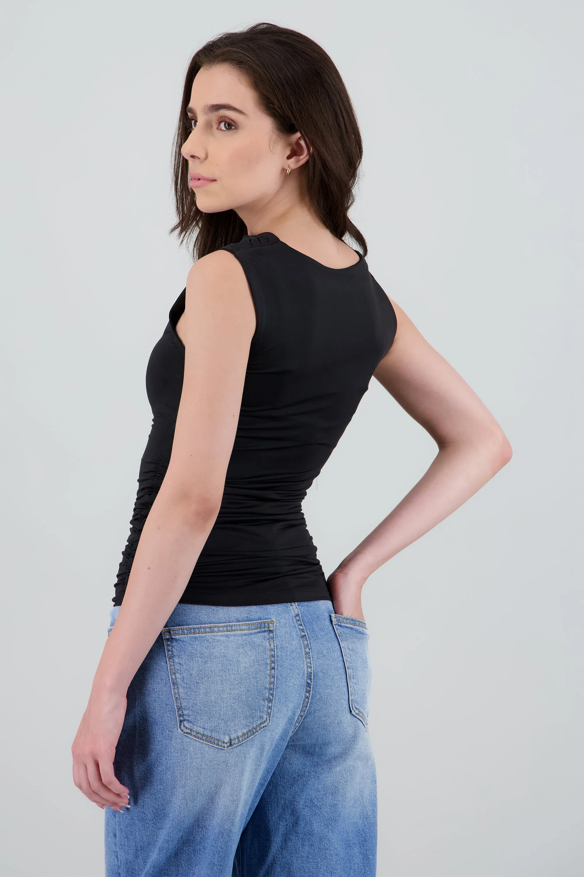 Top sin mangas cuello drapeado sold by Shasa product image thumbnail 4