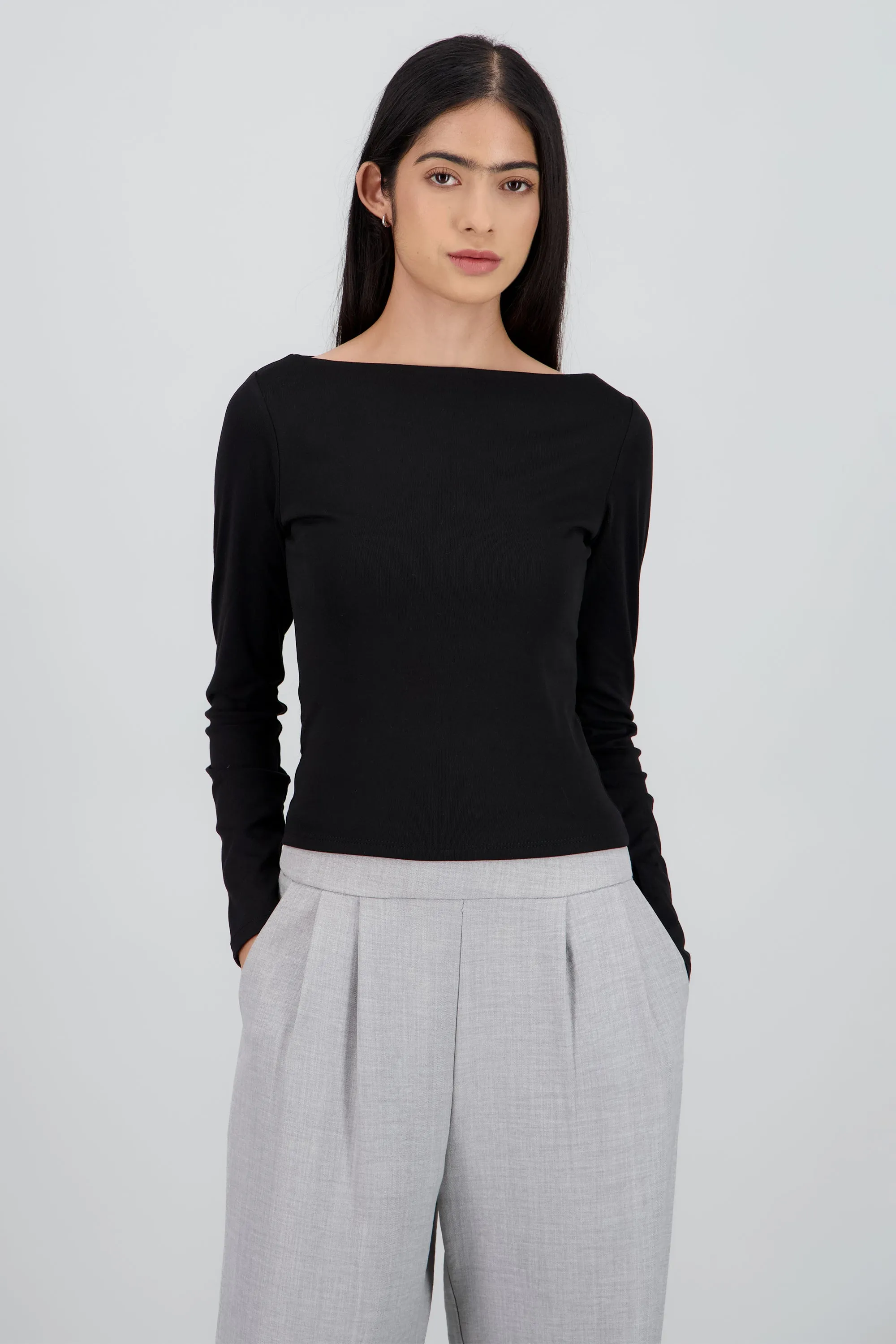 Top escote barco manga larga sold by Shasa