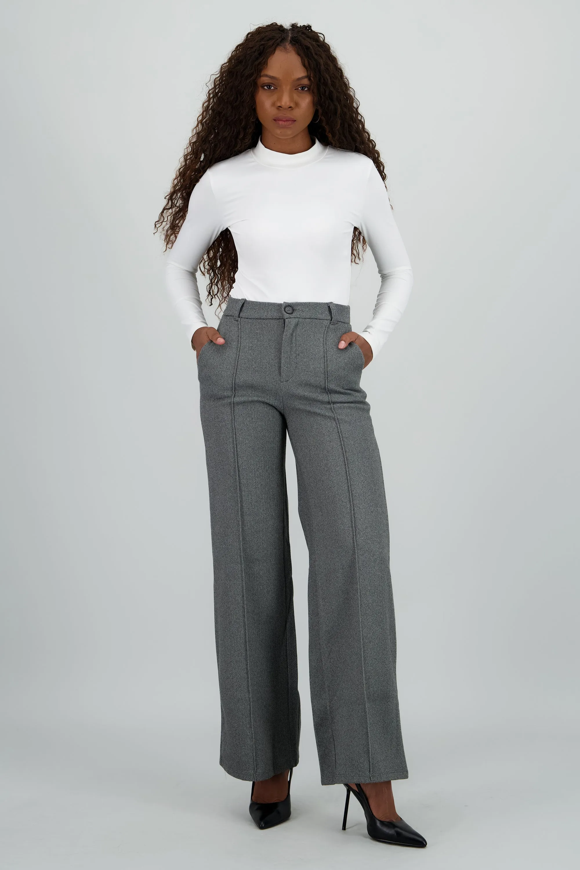 Pantalon con textura recto sold by Shasa