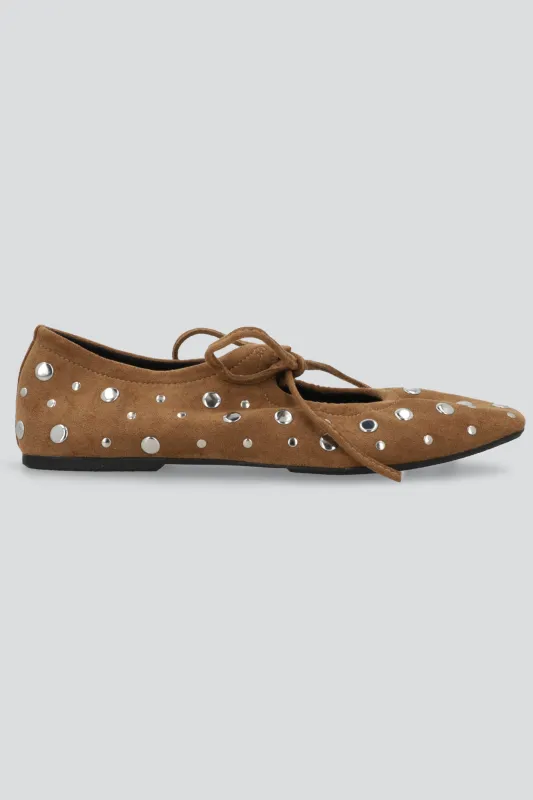 Flat gamucina studs sold by Shasa
