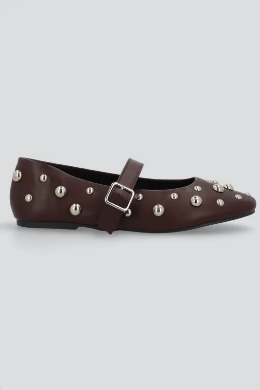 Flat maryjane studs grandes sold by Shasa