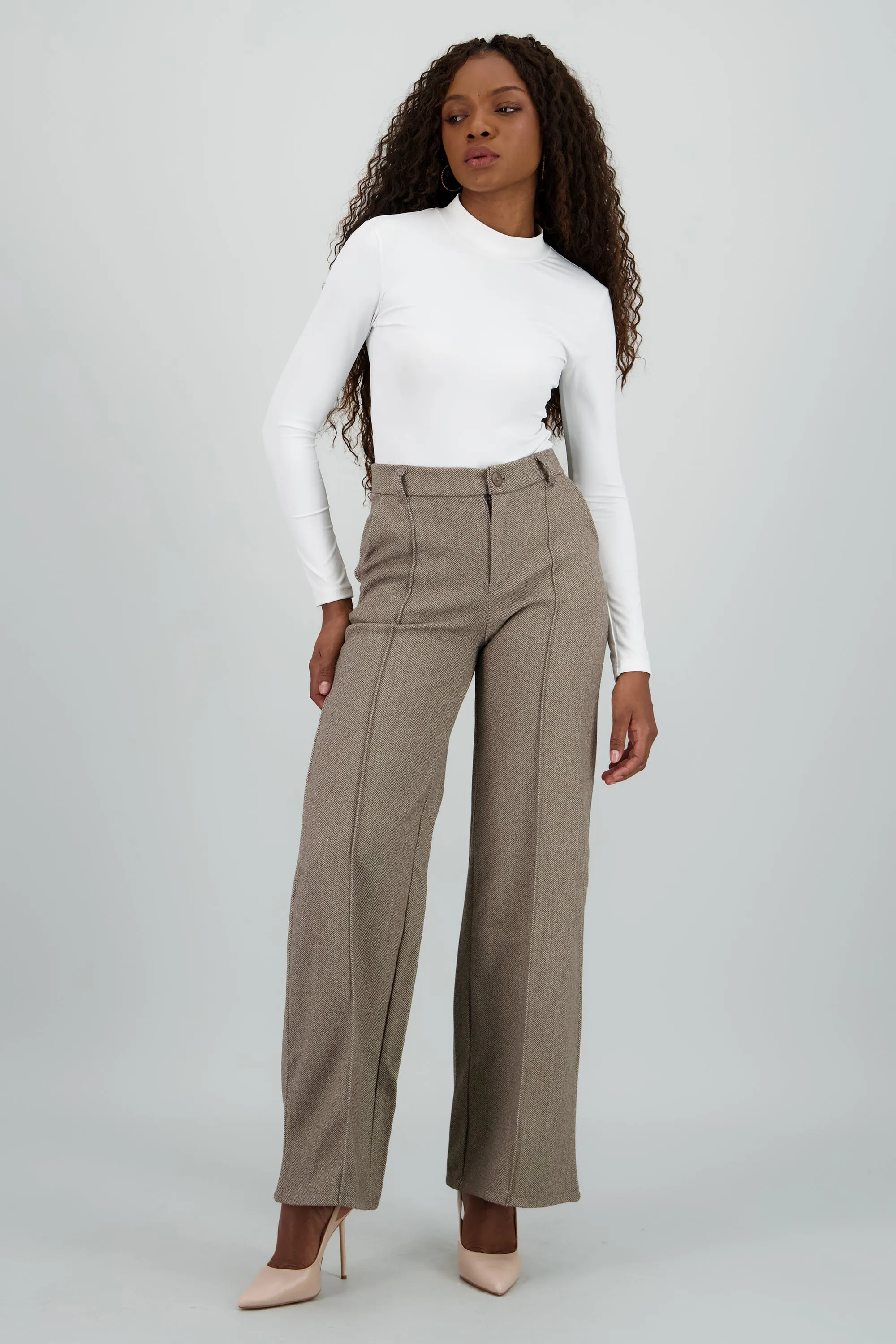 Pantalon con textura recto sold by Shasa