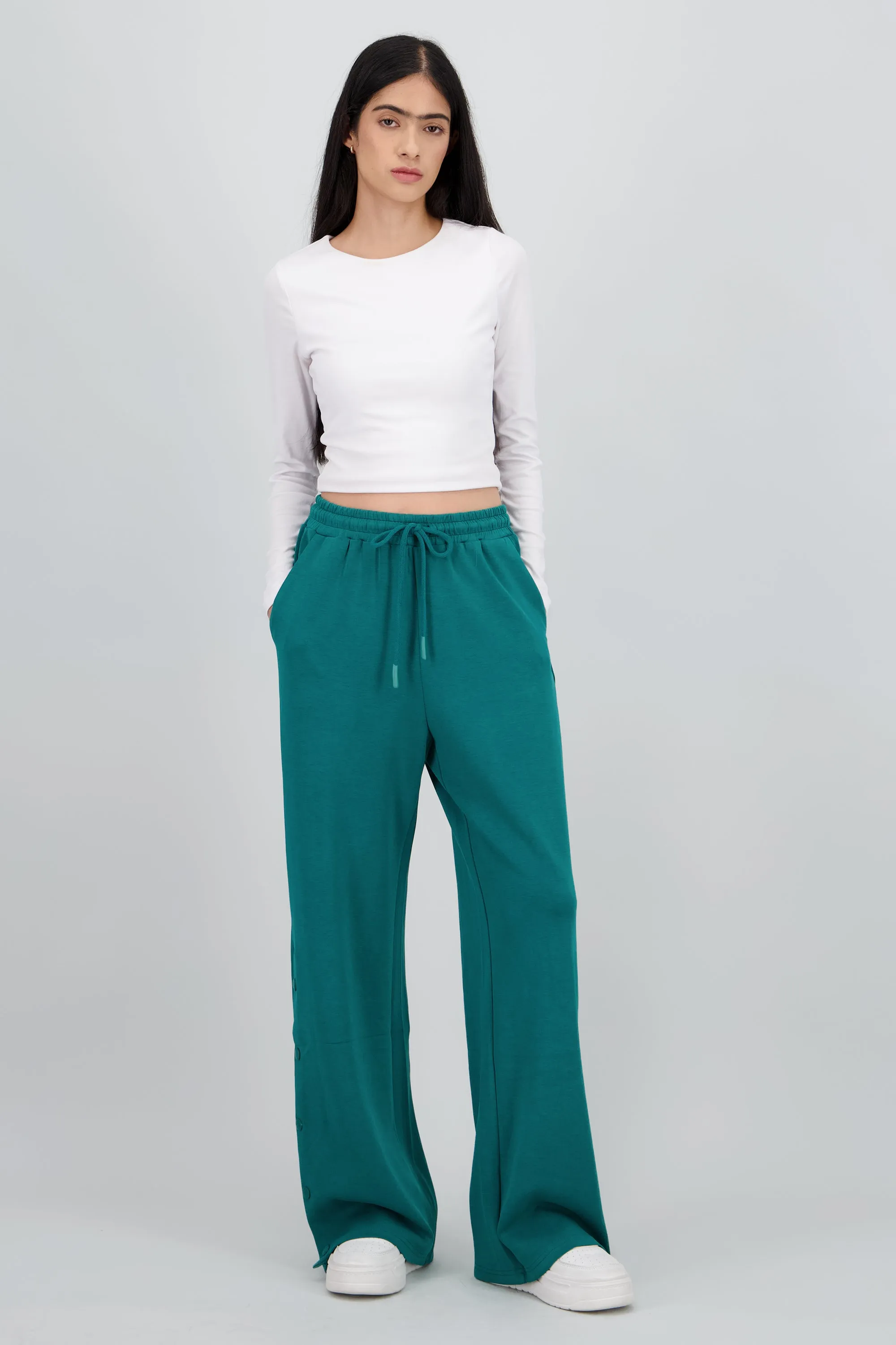 Pantalon liso recto sold by Shasa