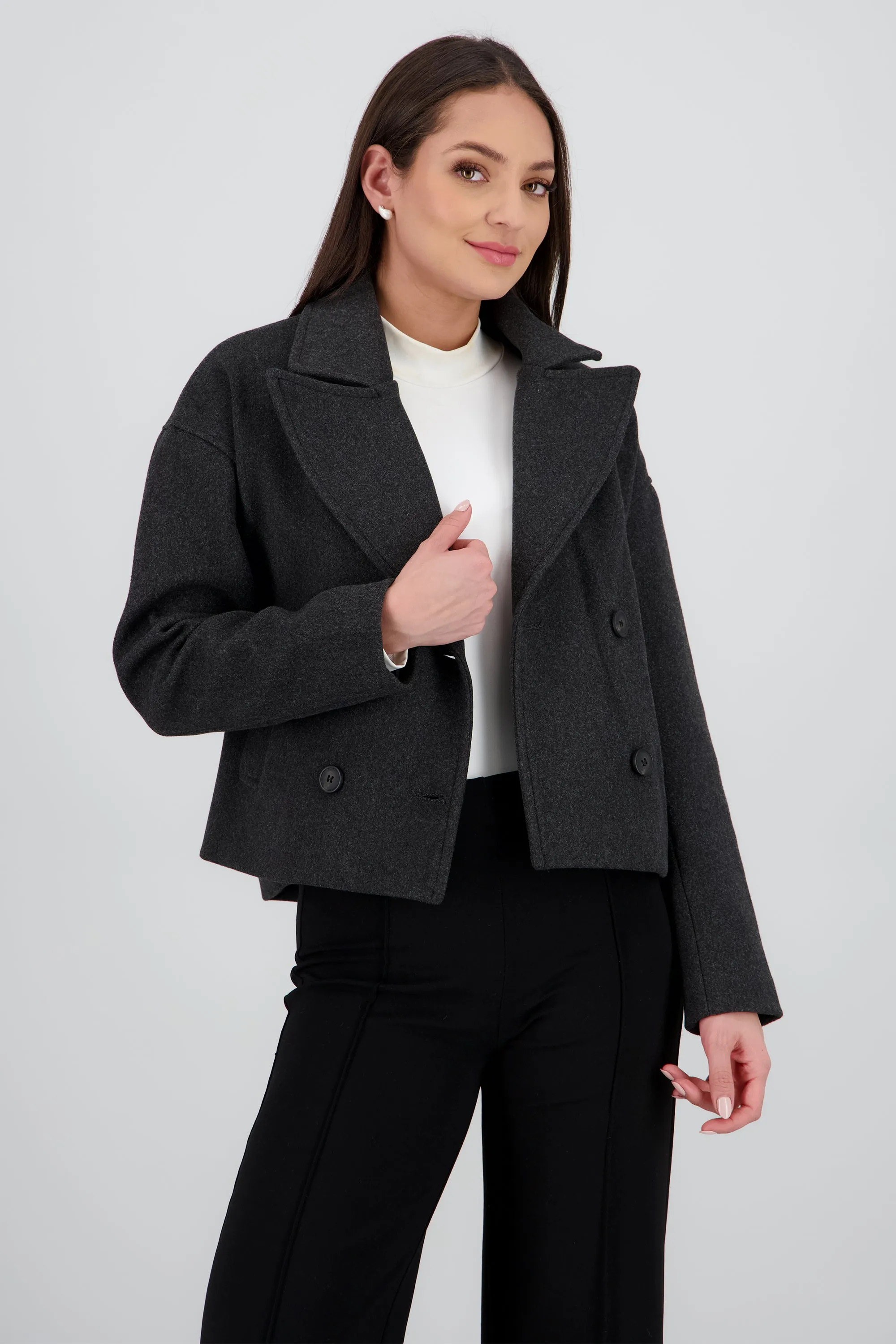 Abrigo corto con botones liso sold by Shasa