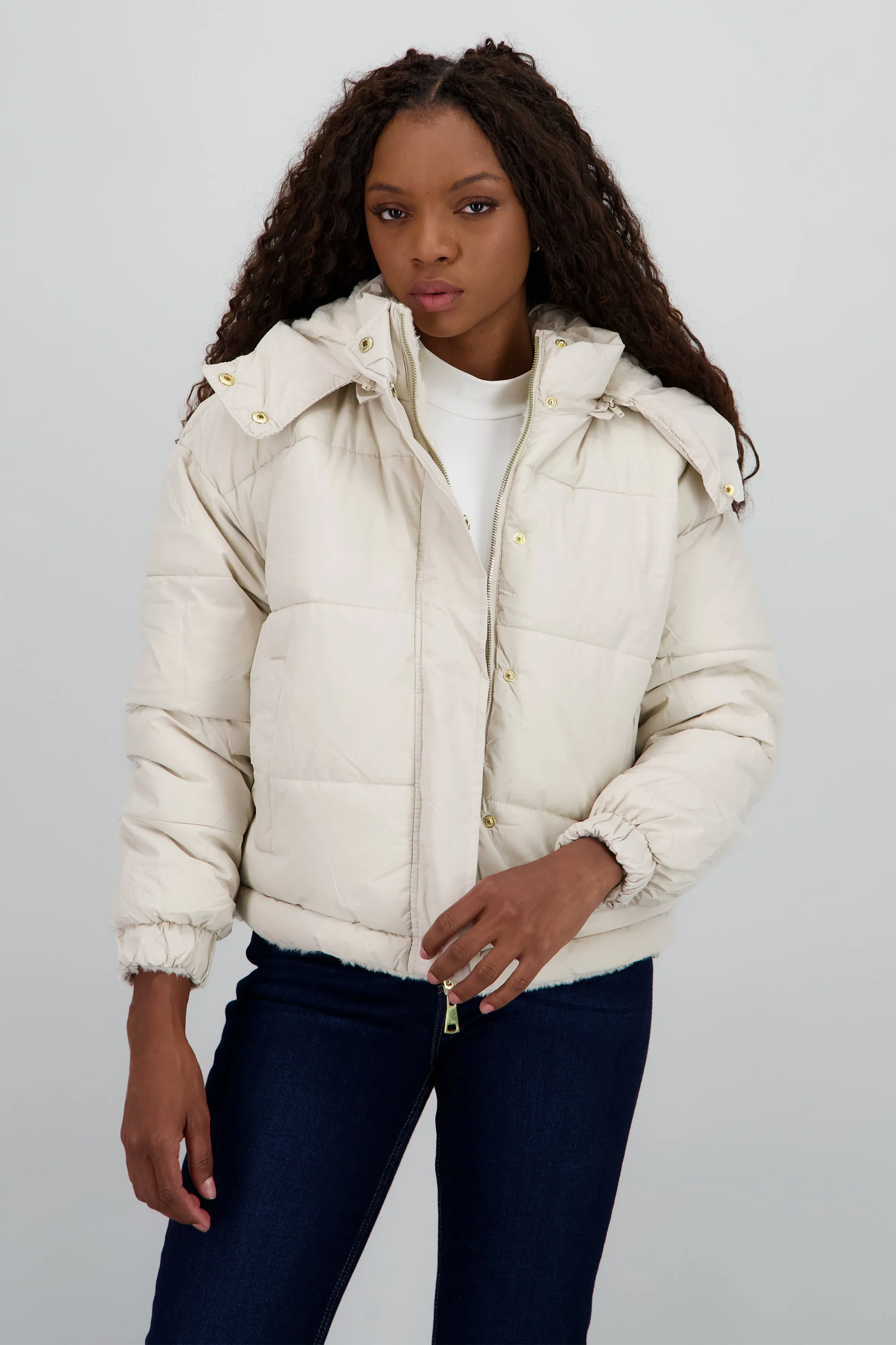 Chamarra capitonada con gorro sold by Shasa