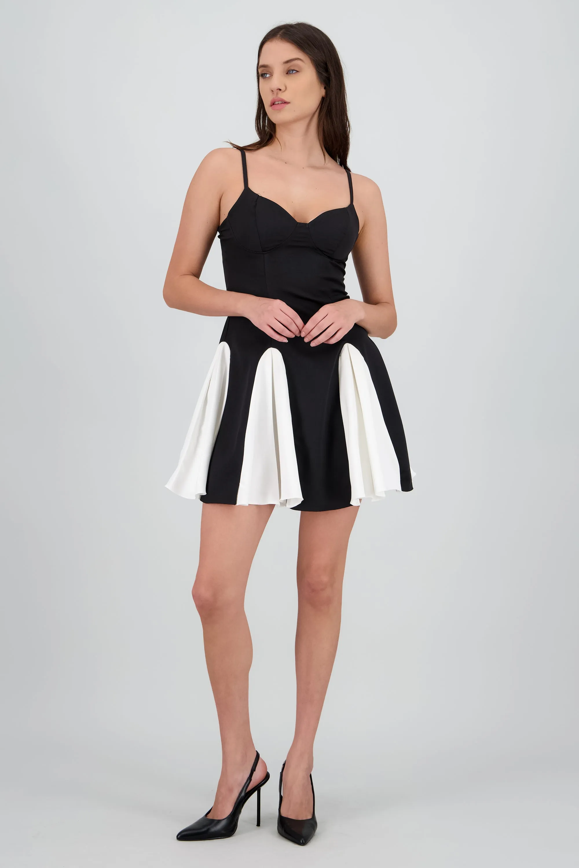 Vestido mini cortes con contraste sold by Shasa product image thumbnail 2