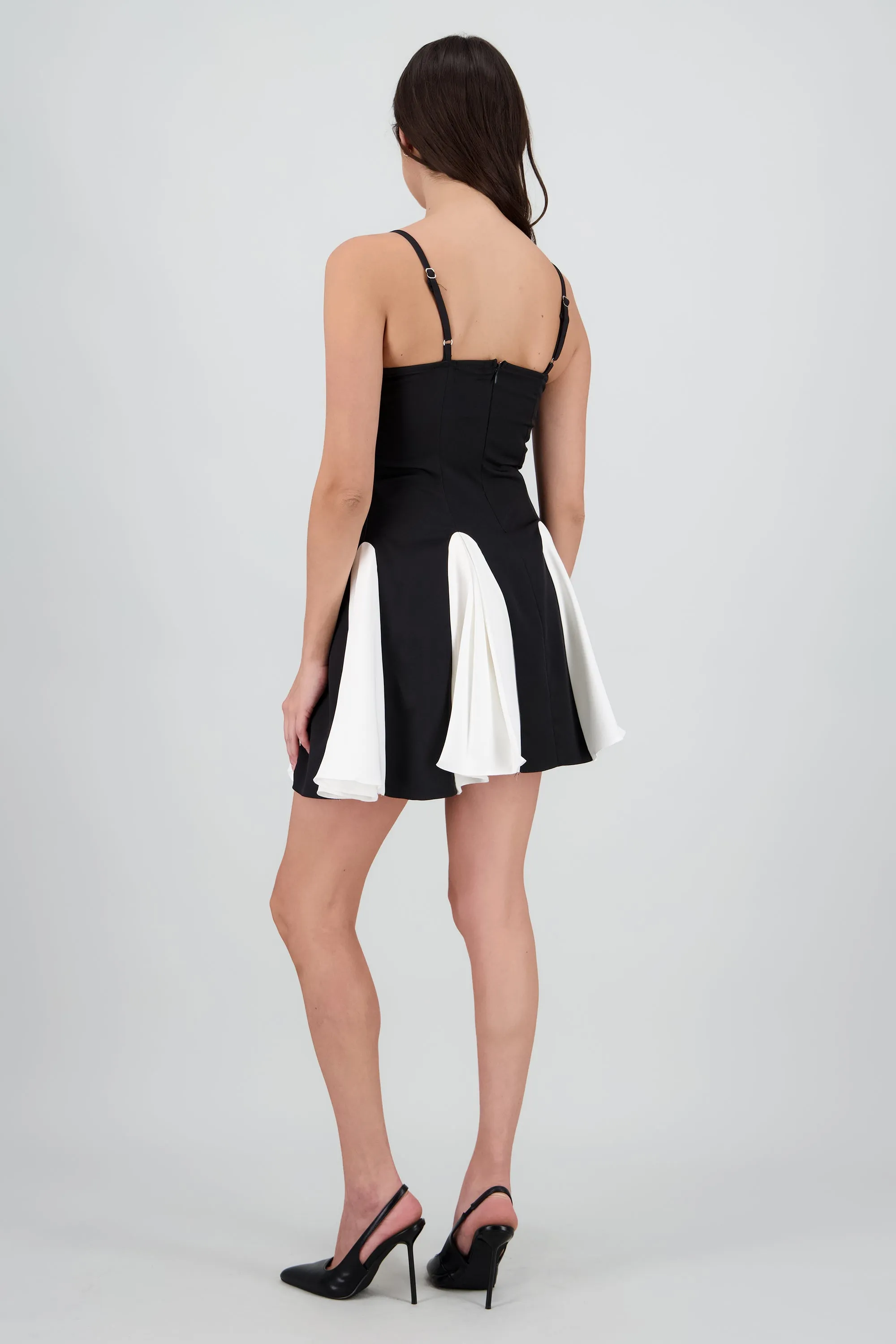 Vestido mini cortes con contraste sold by Shasa product image thumbnail 4