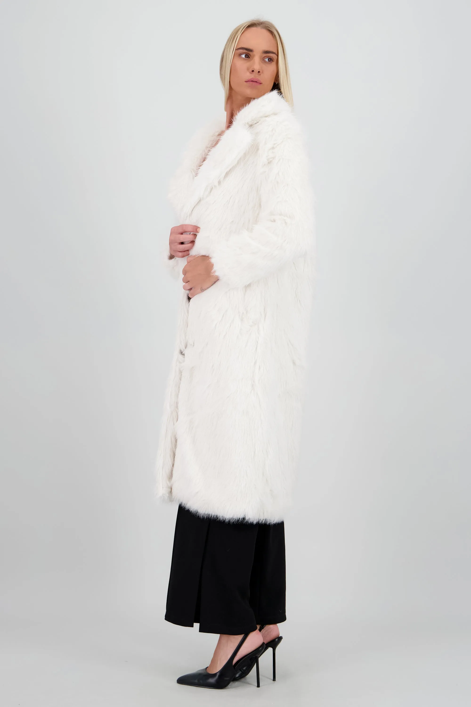 Abrigo largo peluche sold by Shasa product image thumbnail 3