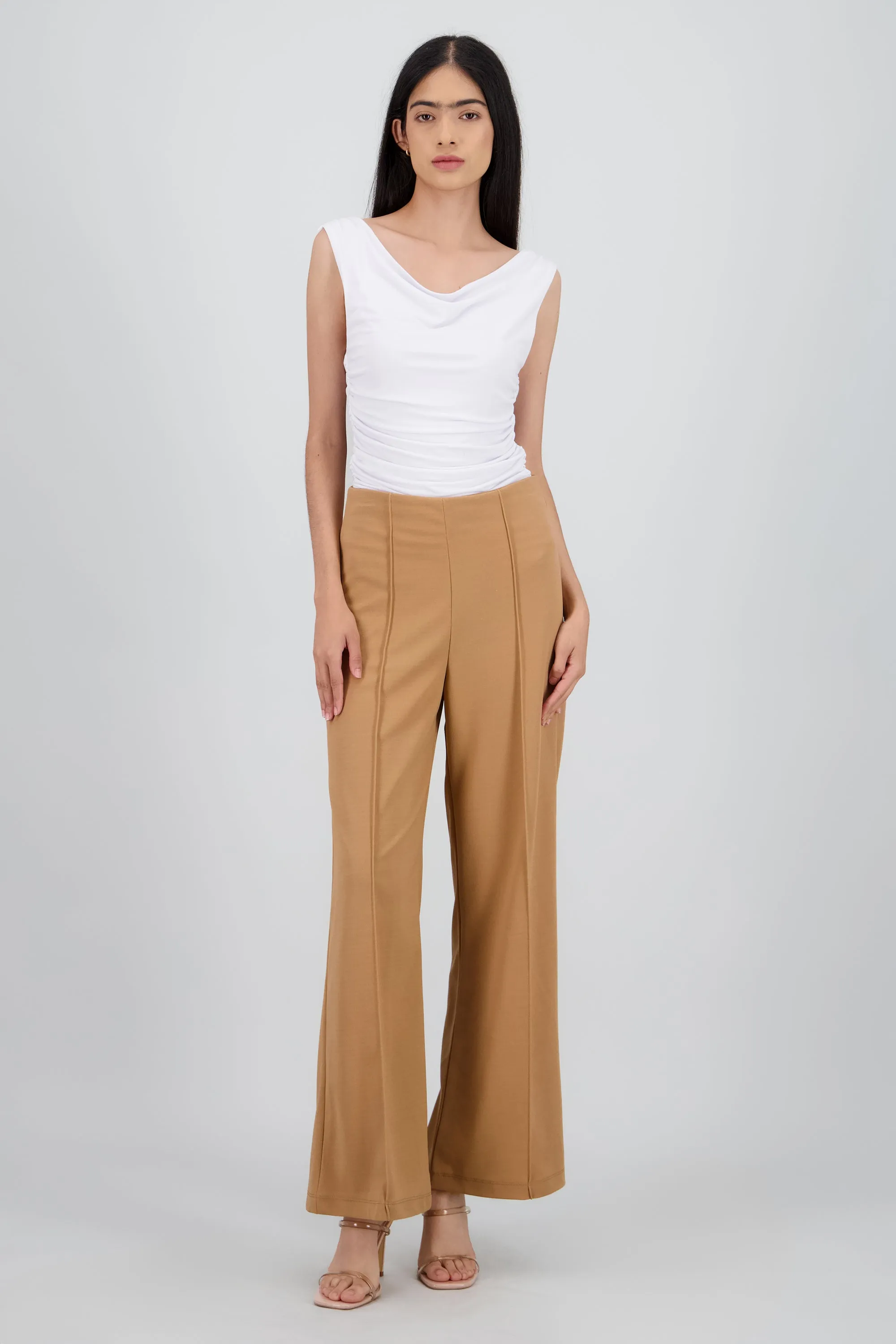 Pantalón Amplio Costura Frontal sold by Shasa