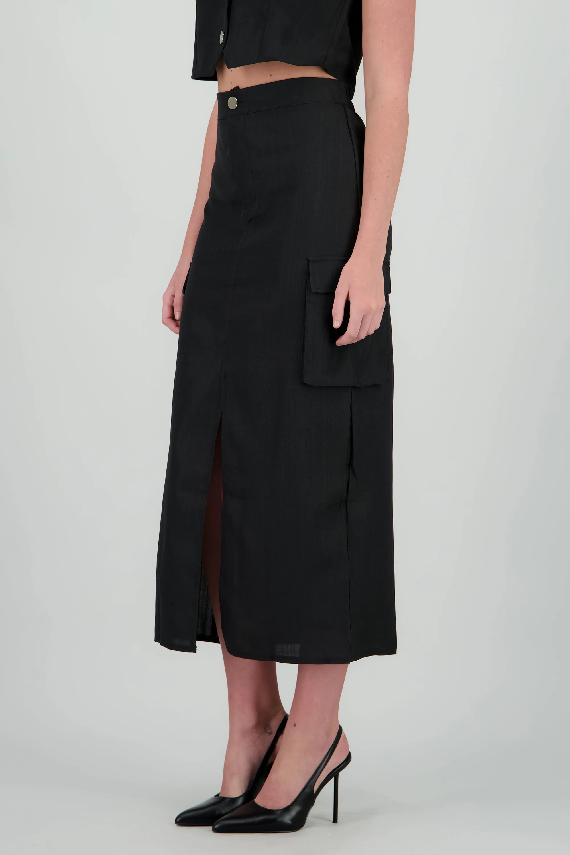 Falda midi con abertura detalle bolsas cargo sold by Shasa product image thumbnail 3