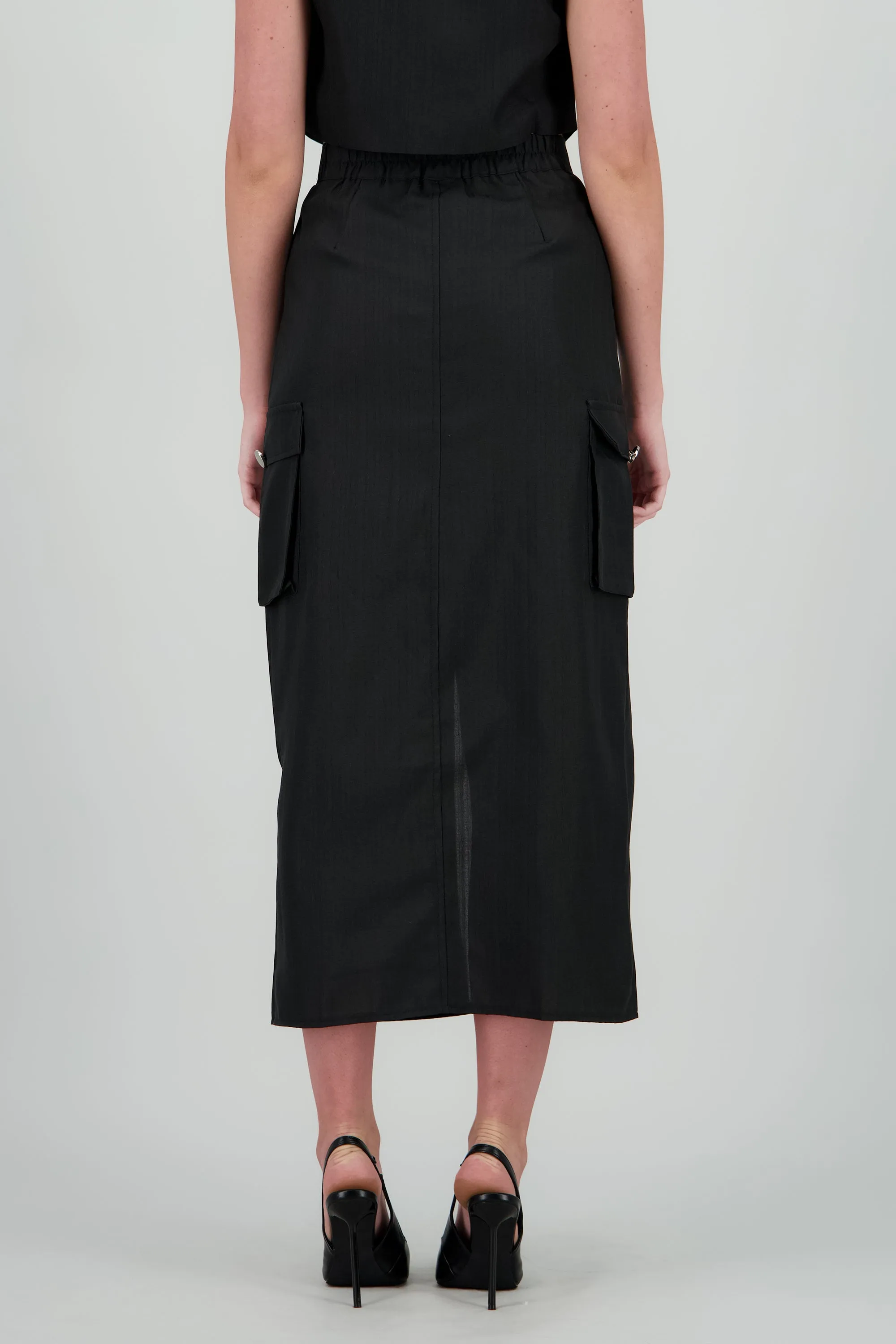 Falda midi con abertura detalle bolsas cargo sold by Shasa product image thumbnail 4