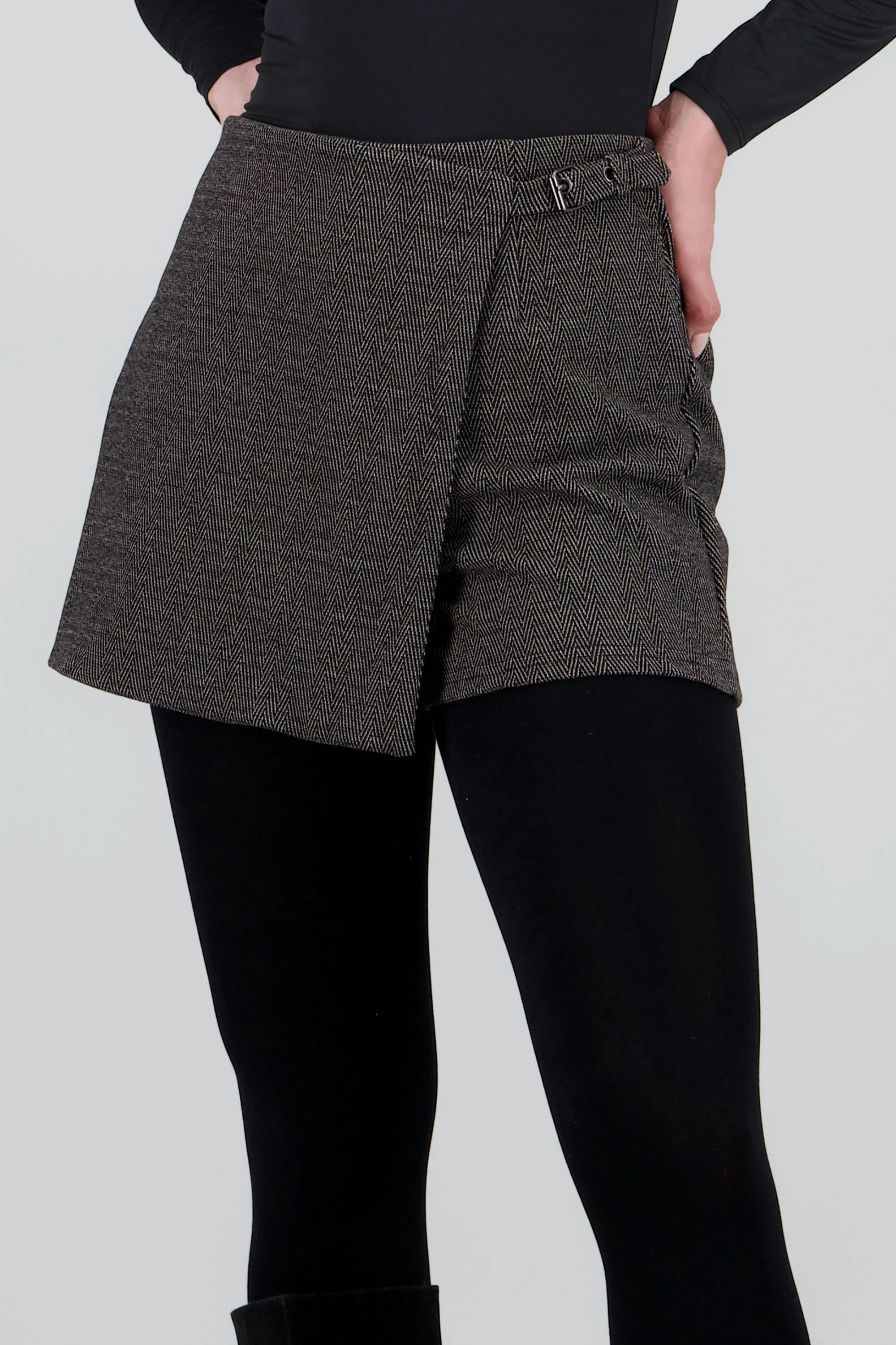 Falda short scruzada detalle cinturon sold by Shasa product image thumbnail 5