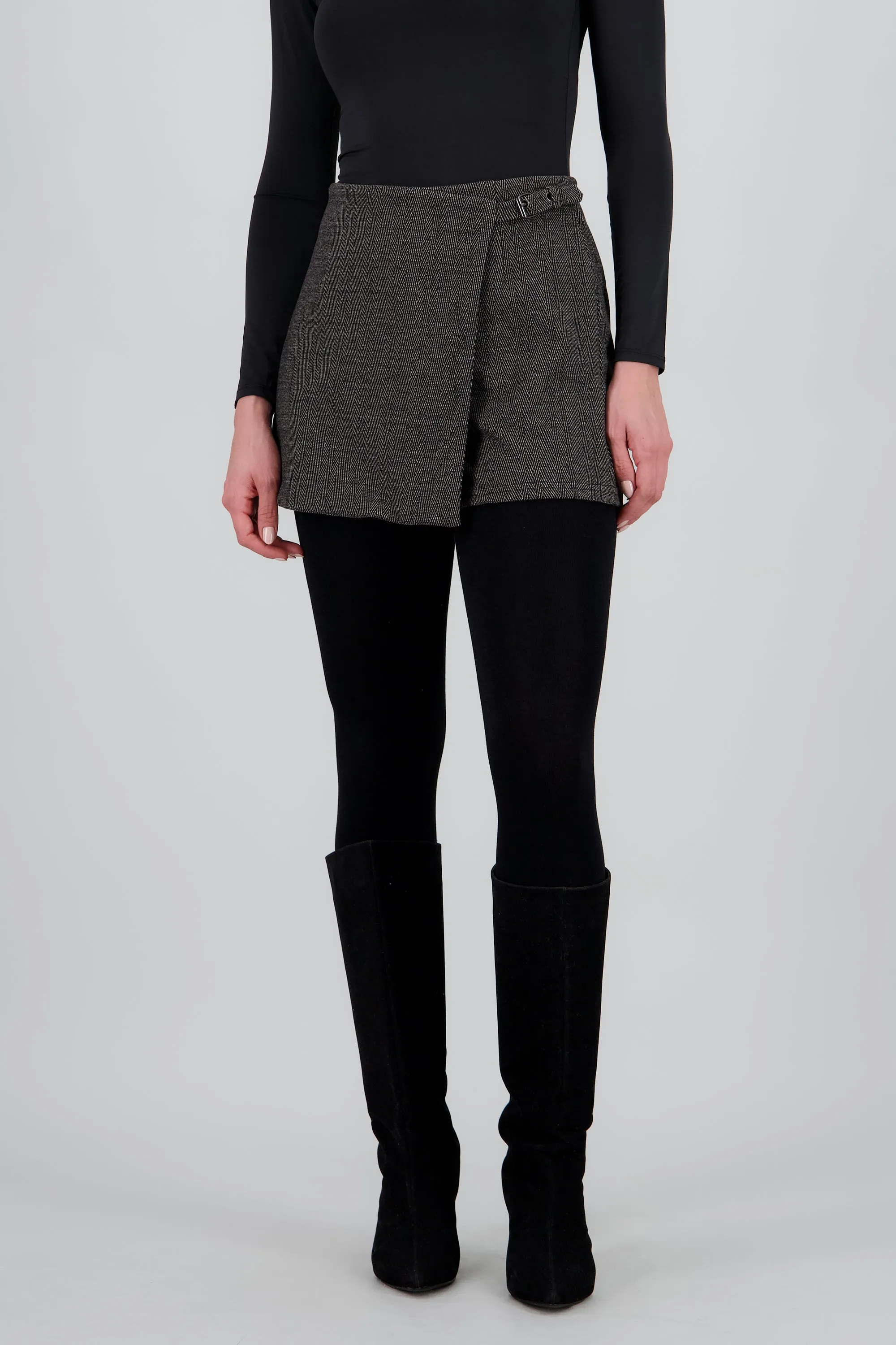 Falda short scruzada detalle cinturon sold by Shasa product image thumbnail 2