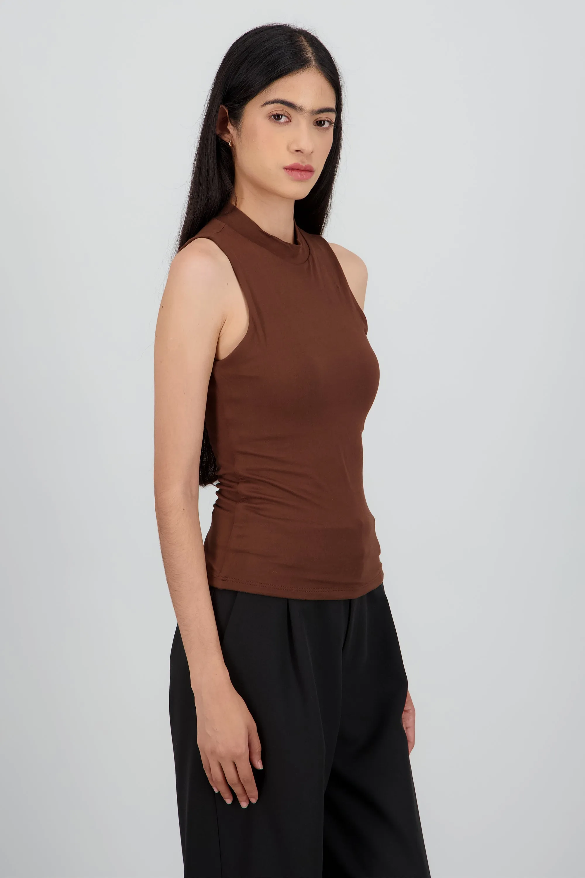 Top sin mangas ceullo alto sold by Shasa product image thumbnail 3