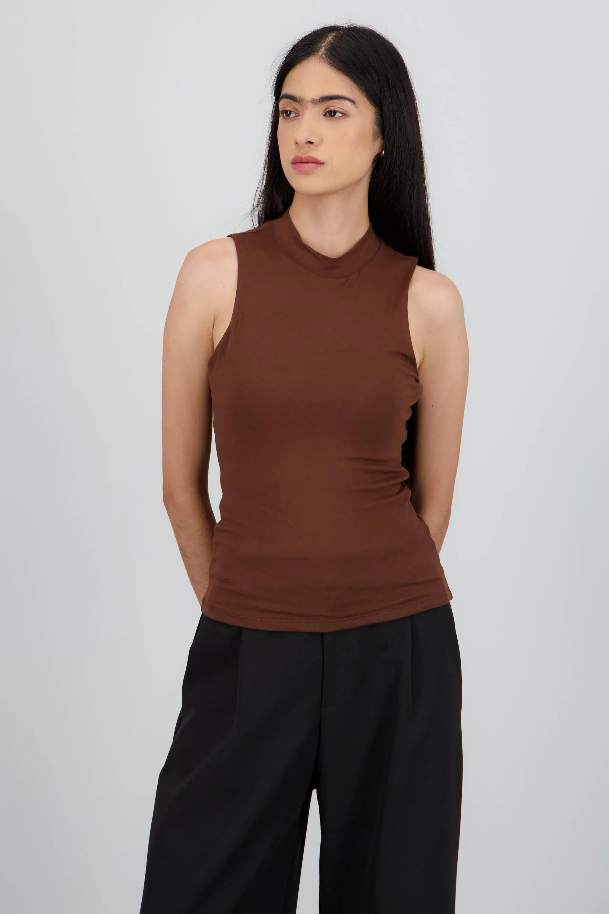 Top sin mangas ceullo alto sold by Shasa product image thumbnail 2