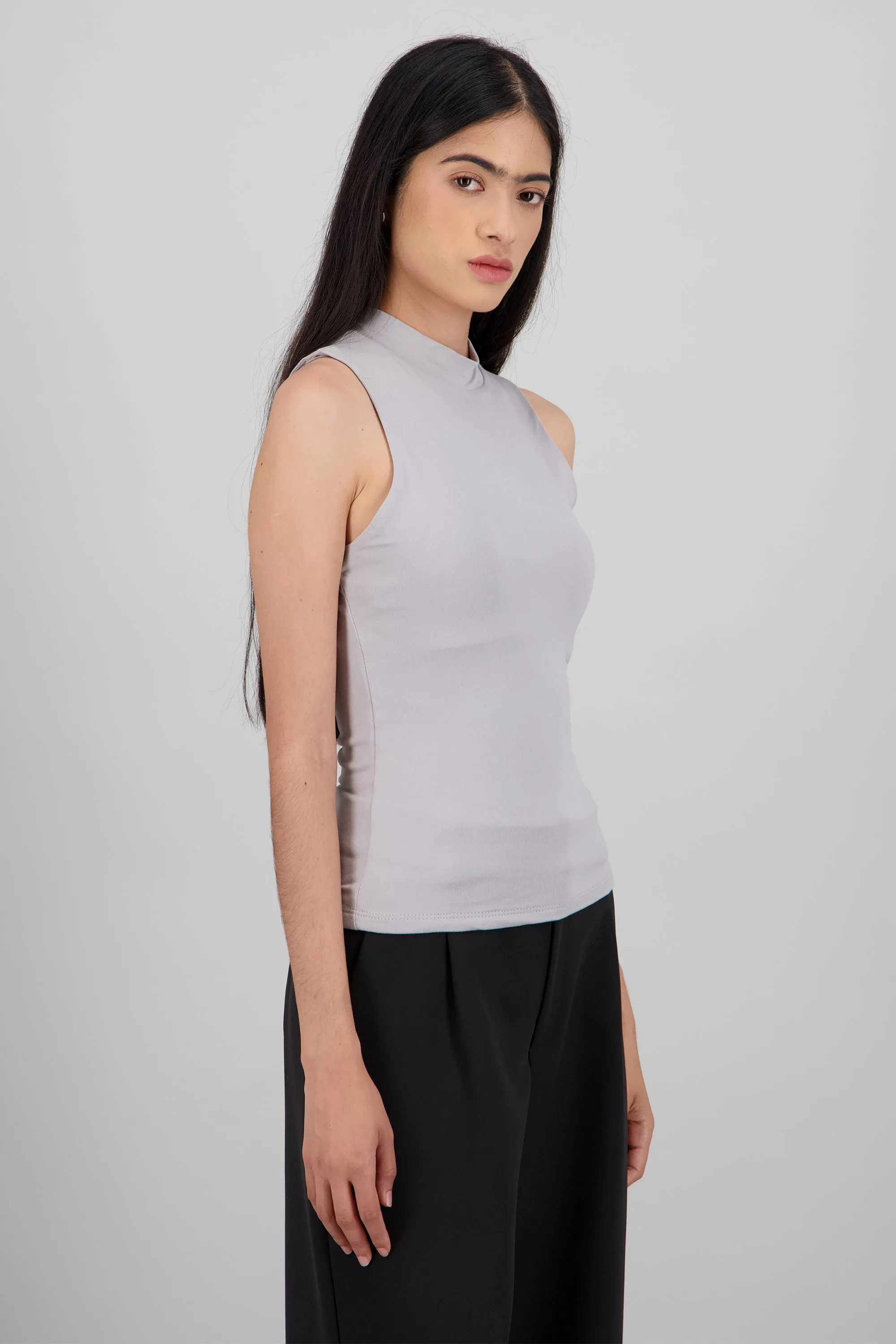 Top sin mangas ceullo alto sold by Shasa product image thumbnail 3