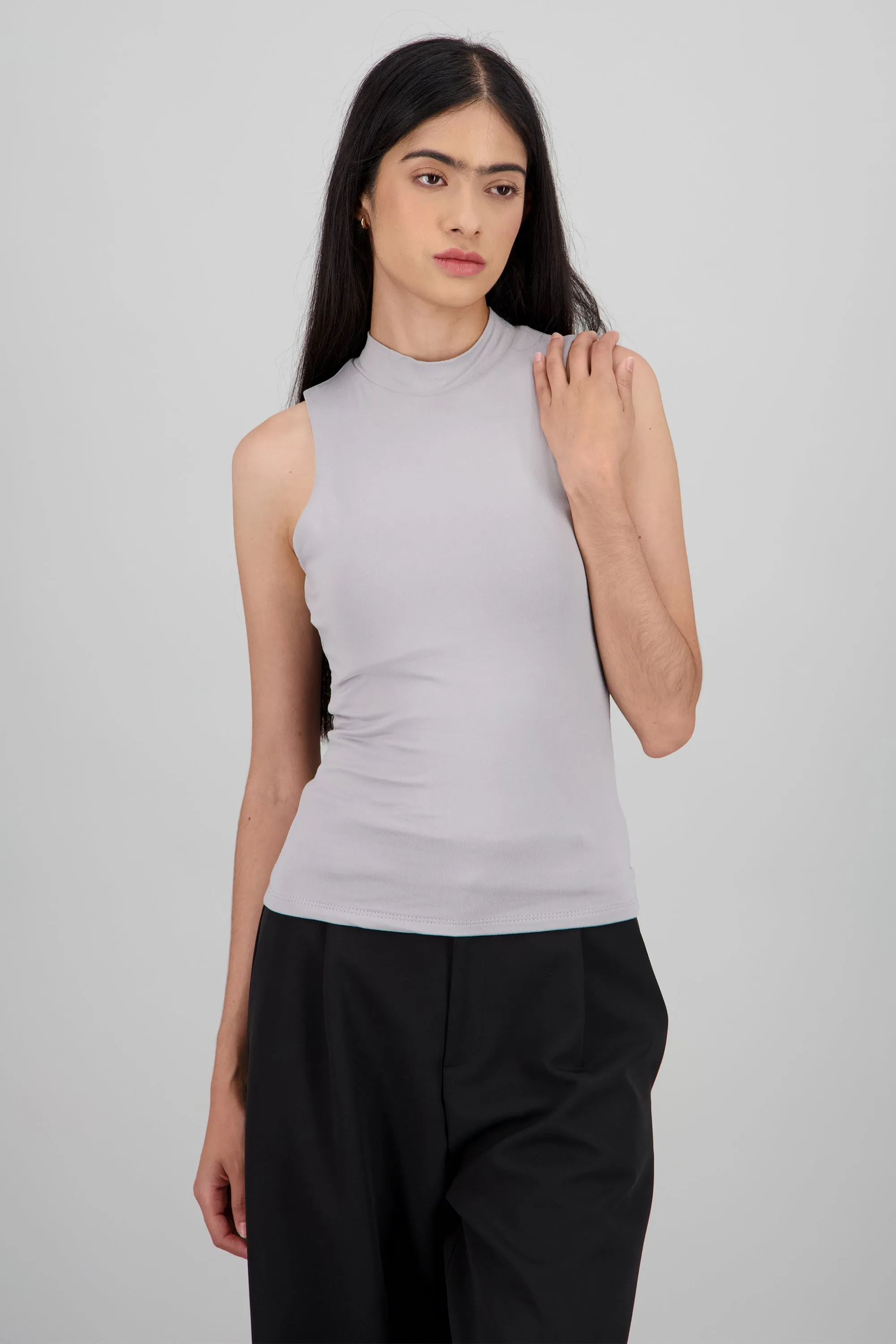 Top sin mangas ceullo alto sold by Shasa product image thumbnail 2