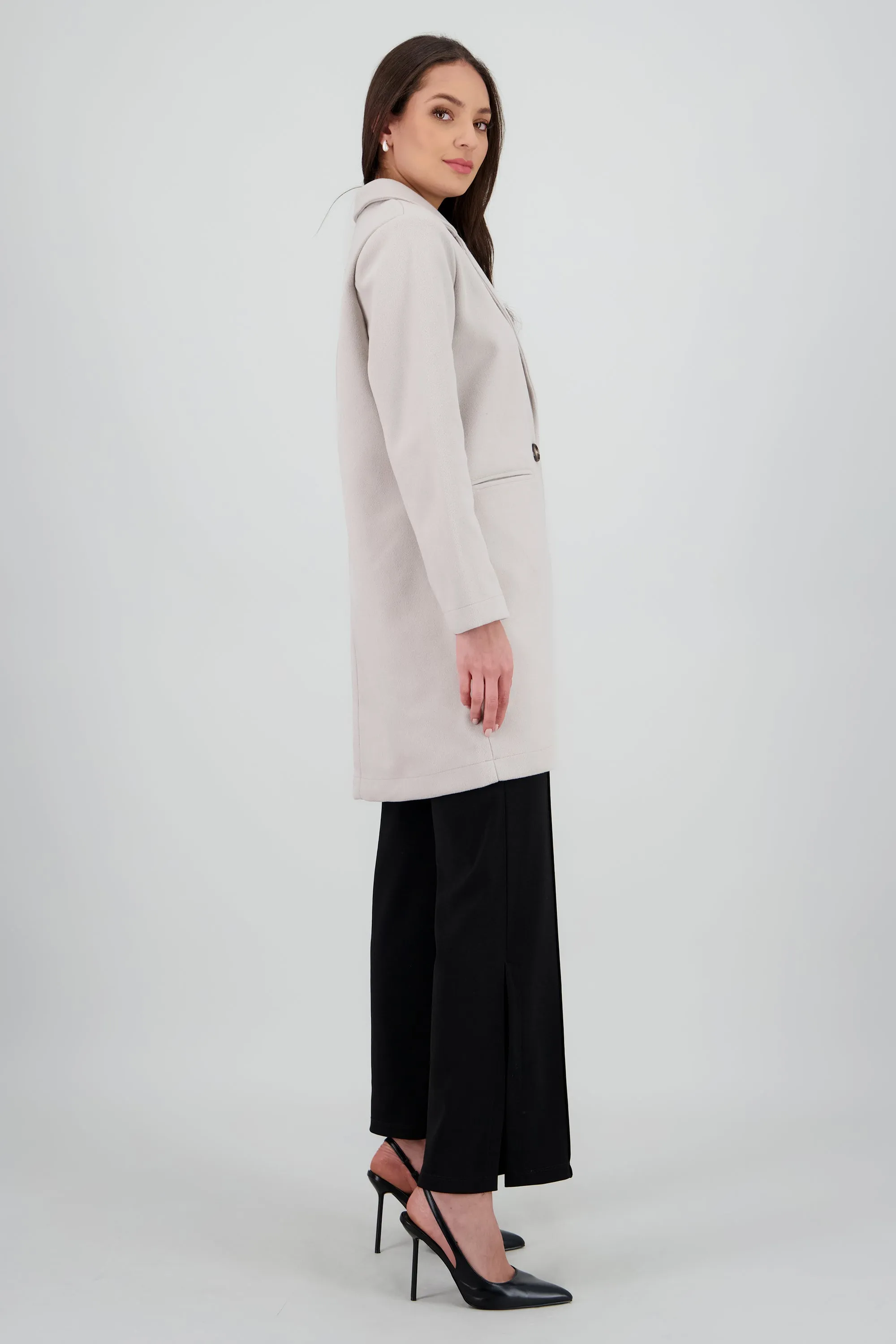 Abrigo con solapa y boton liso sold by Shasa product image thumbnail 3