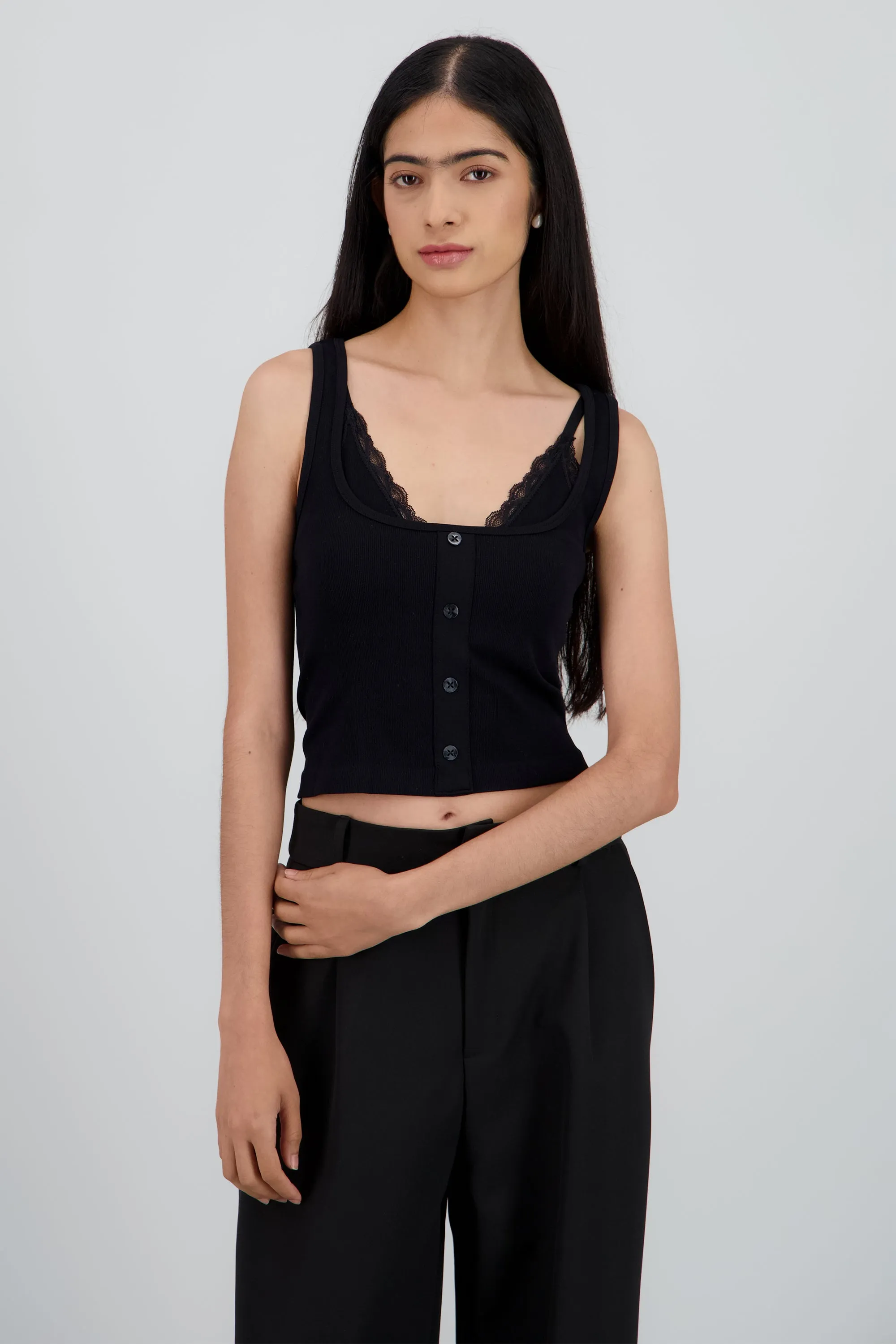 Top detalle encaje con botones sold by Shasa product image thumbnail 2