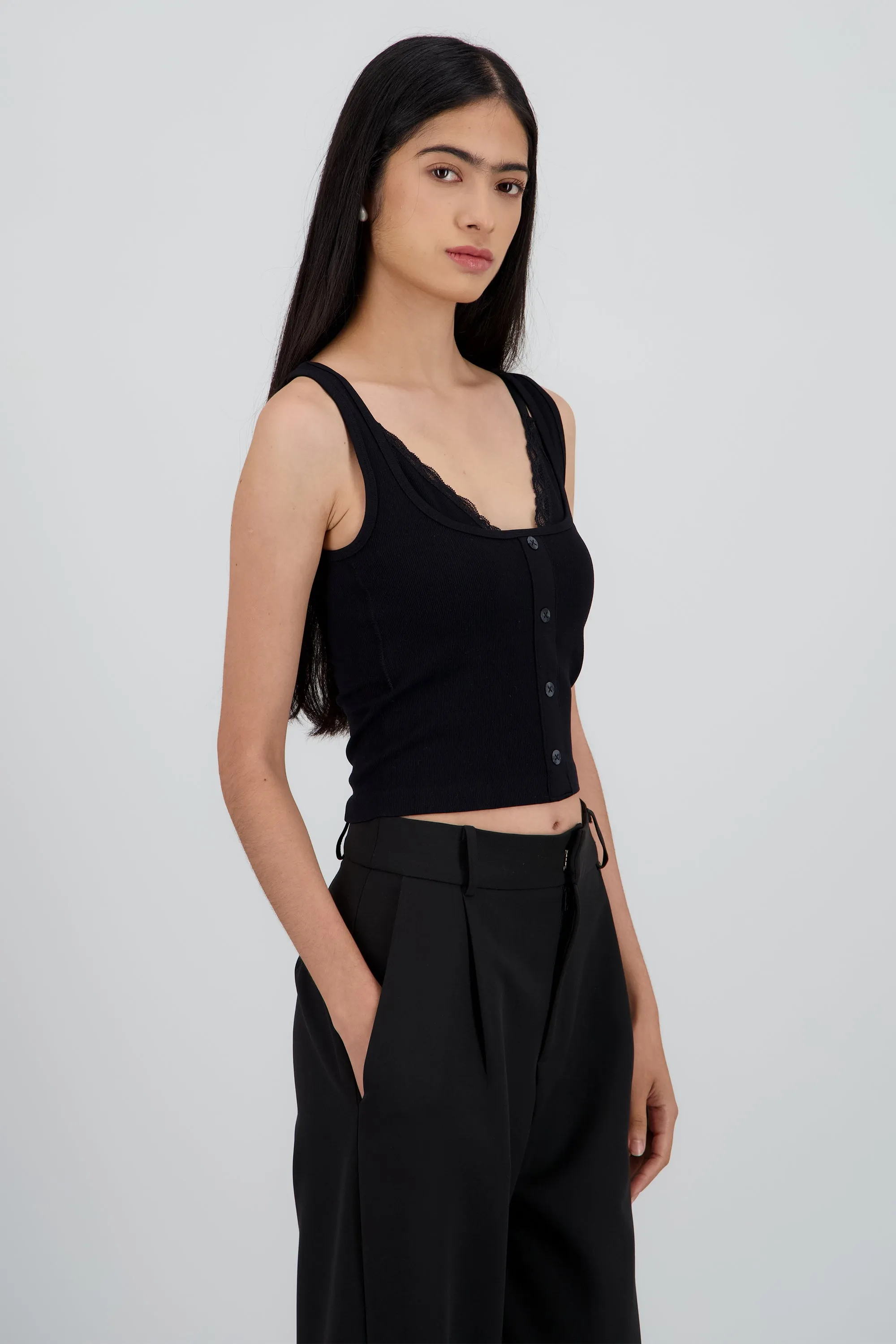 Top detalle encaje con botones sold by Shasa product image thumbnail 3