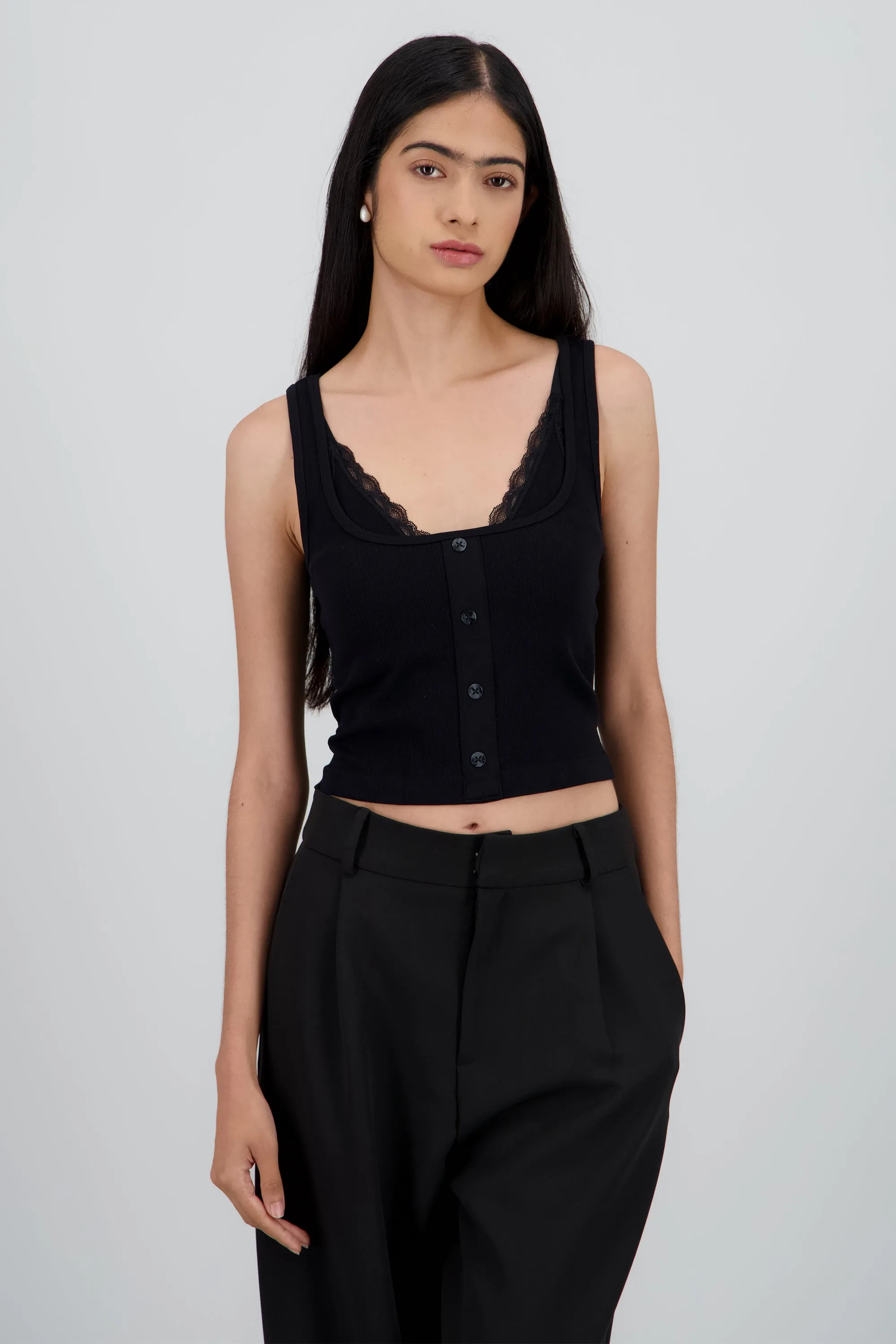 Top detalle encaje con botones sold by Shasa