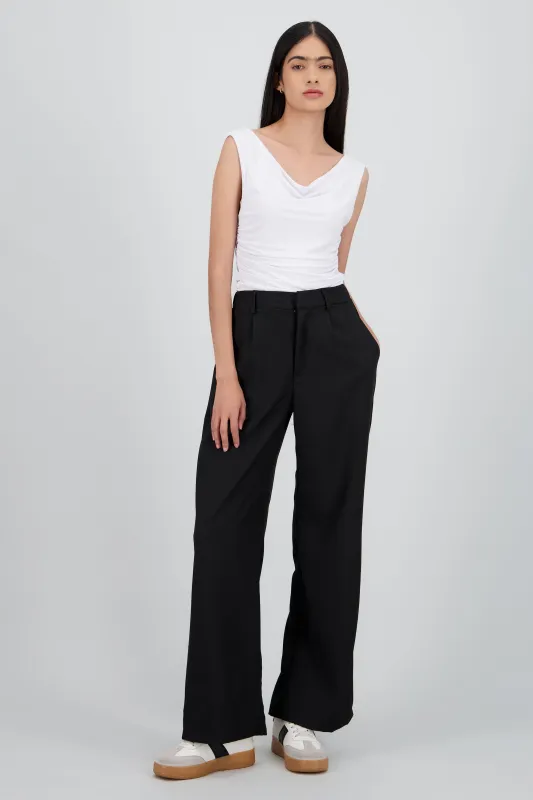 Pantalon liso recto detalle pinza sold by Shasa