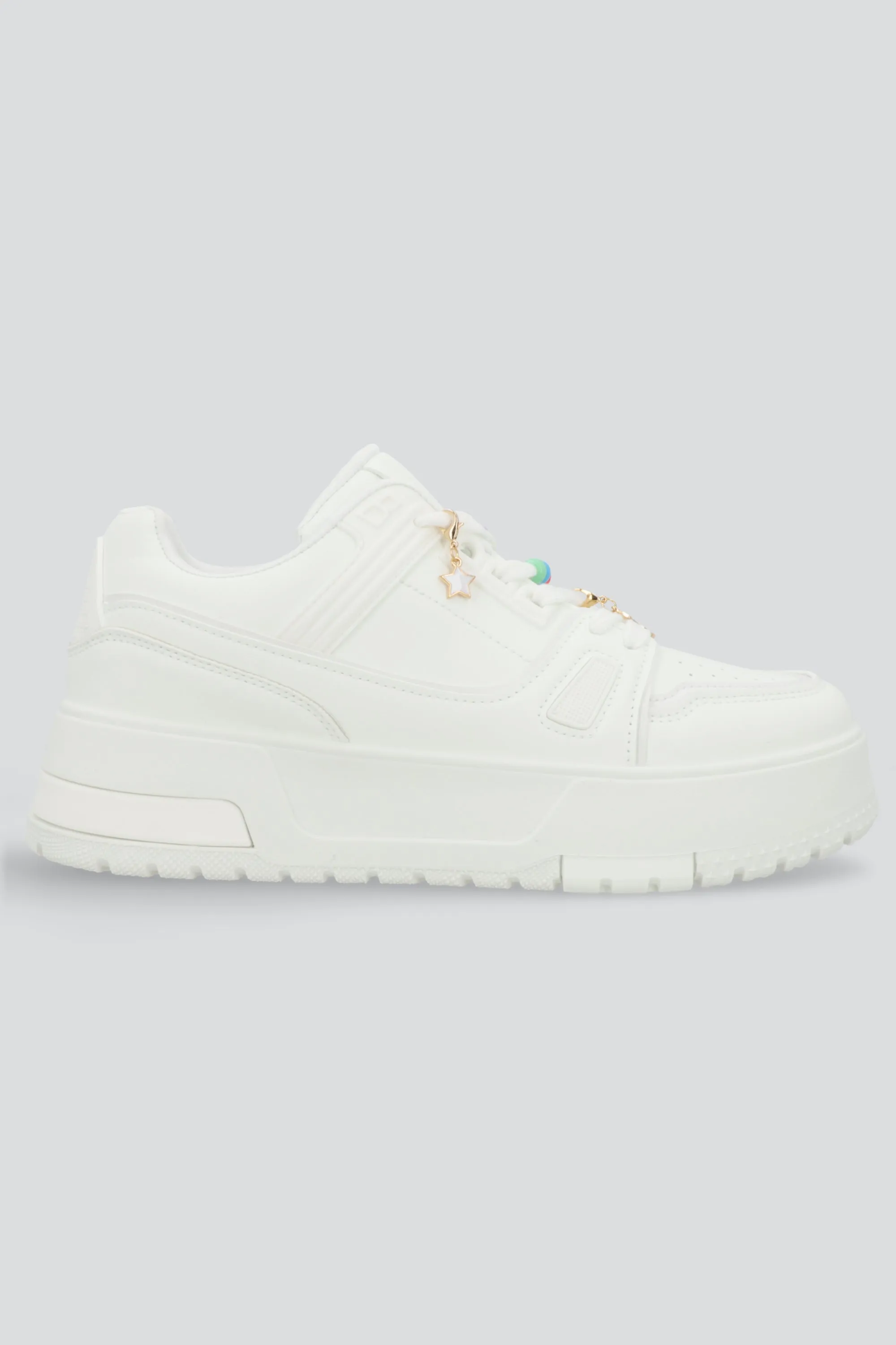 Tenis plataforma charms sold by Shasa