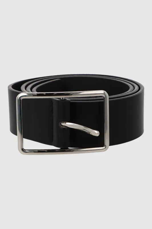 Cinturon liso hebilla delgada plateada sold by Shasa