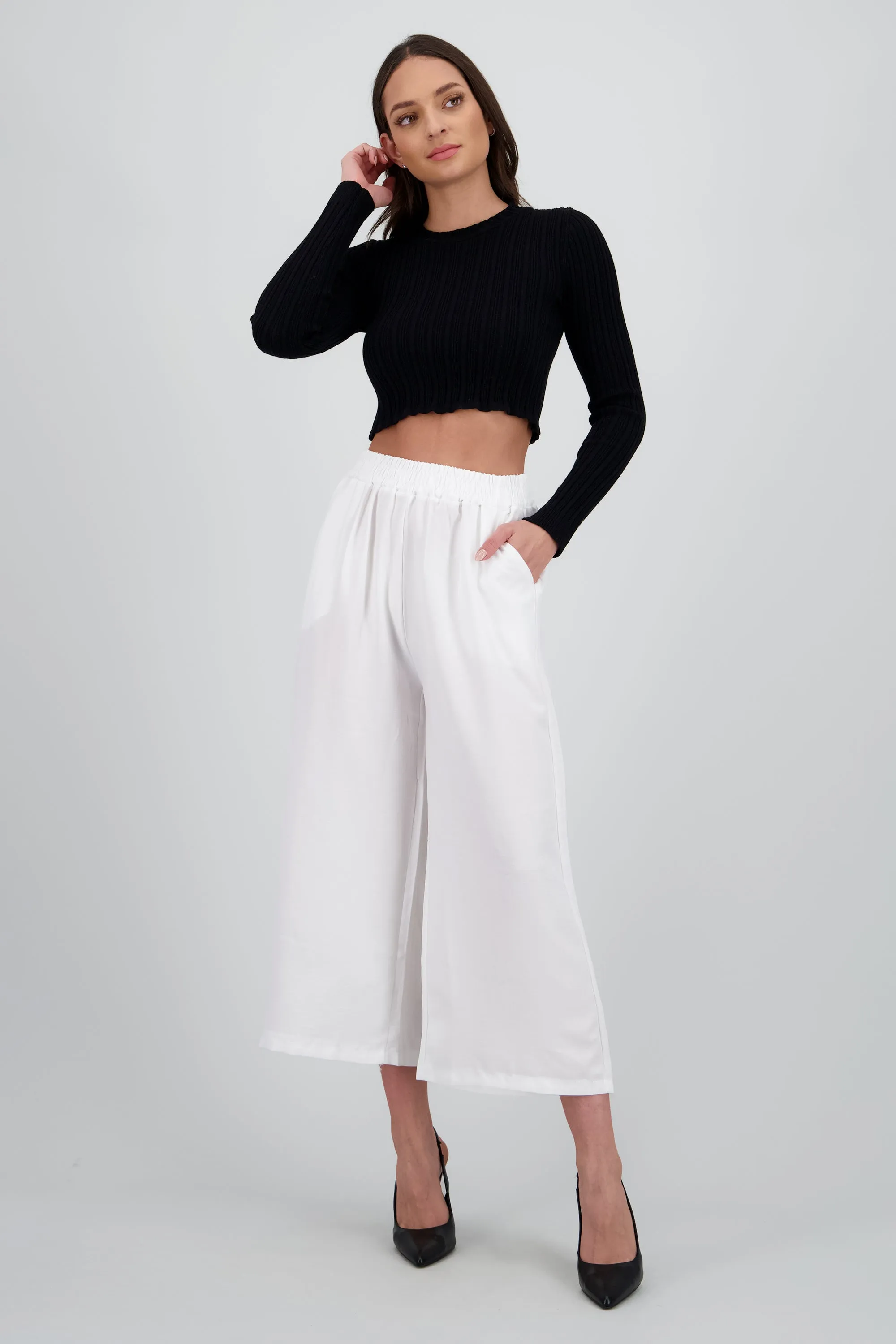 Pantalon textura sold by Shasa