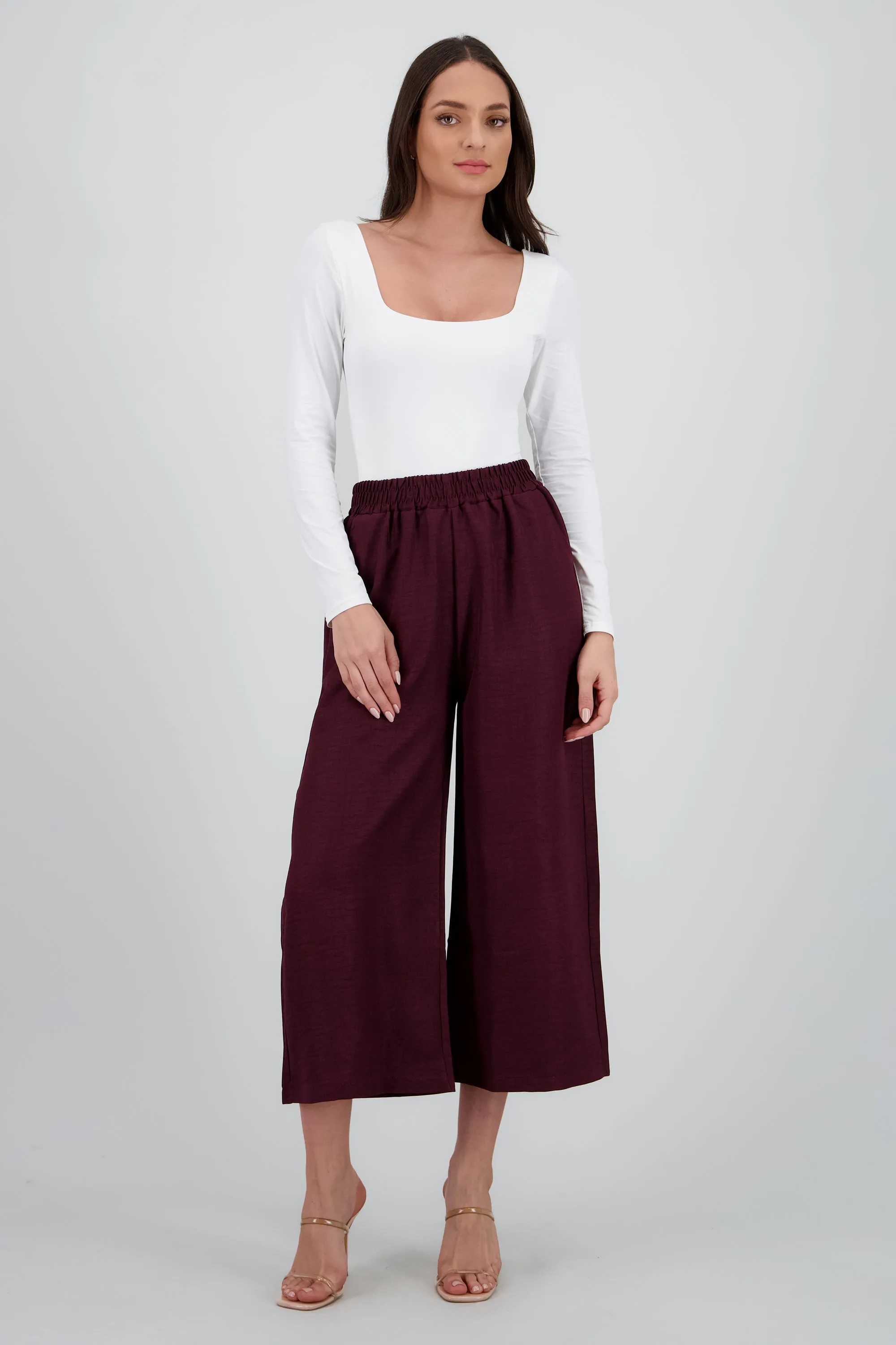 Pantalon textura sold by Shasa