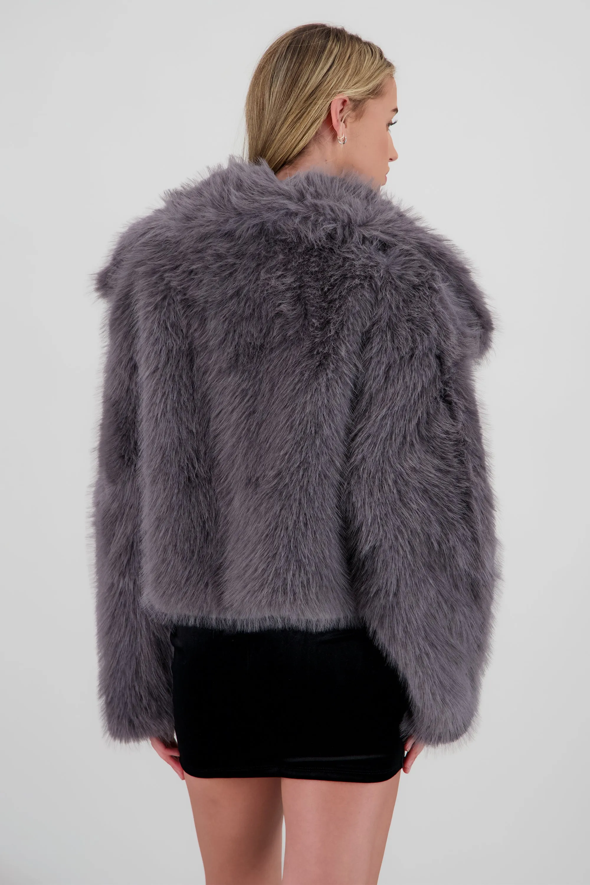 Cazadora efecto pelo solapa sold by Shasa product image thumbnail 4